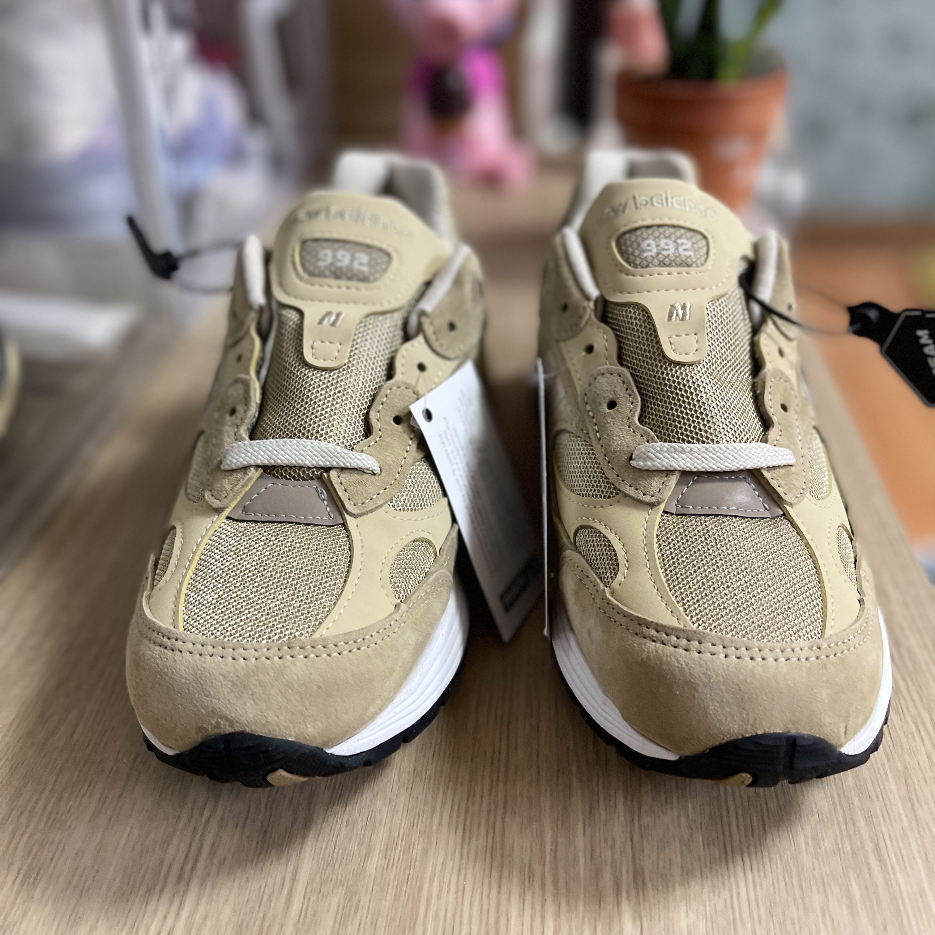 New Balance 992 Made in USA Tan 착용 스타일 - 1