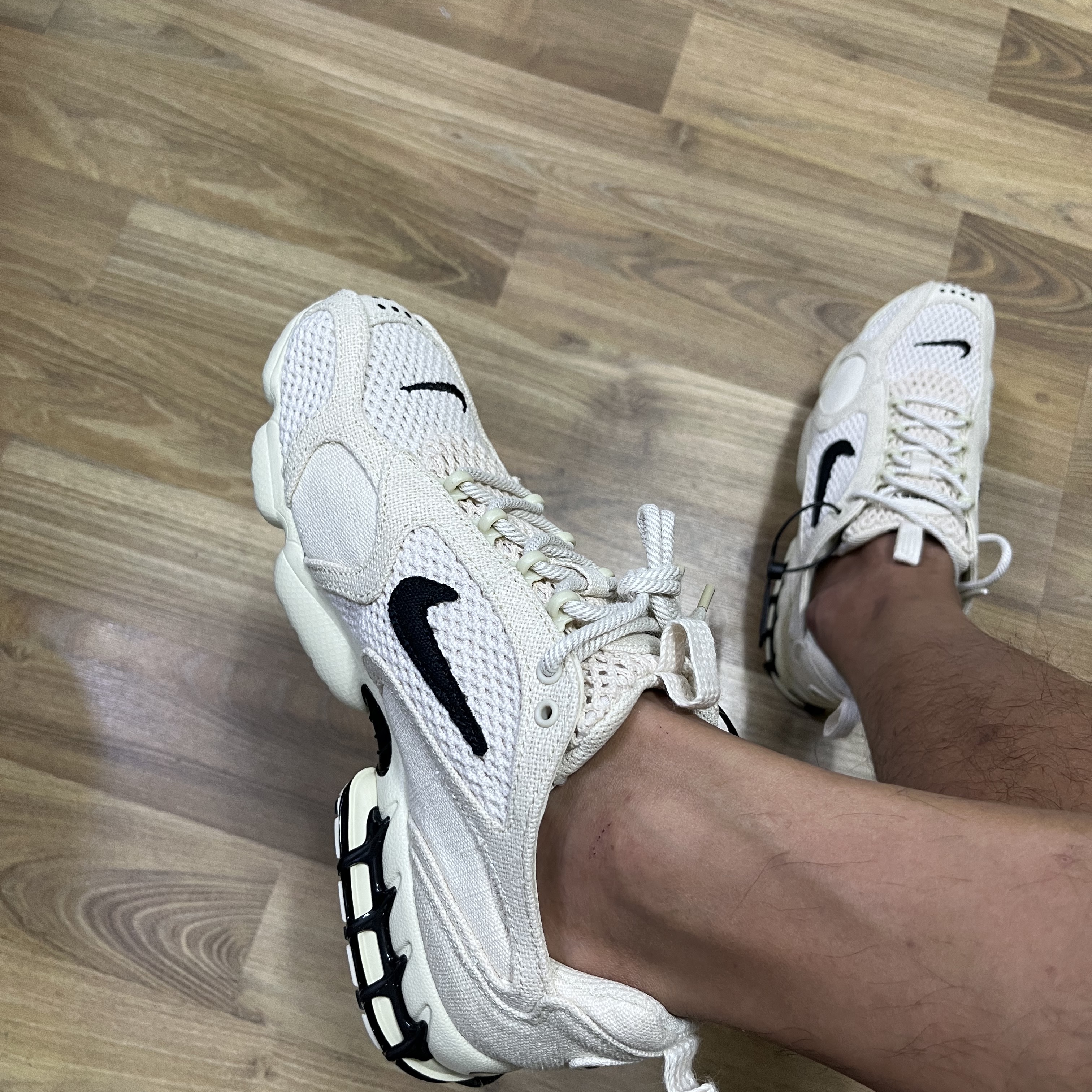 Nike x Stussy Air Zoom Spiridon Cage 2 Fossil 착용 스타일 - 3