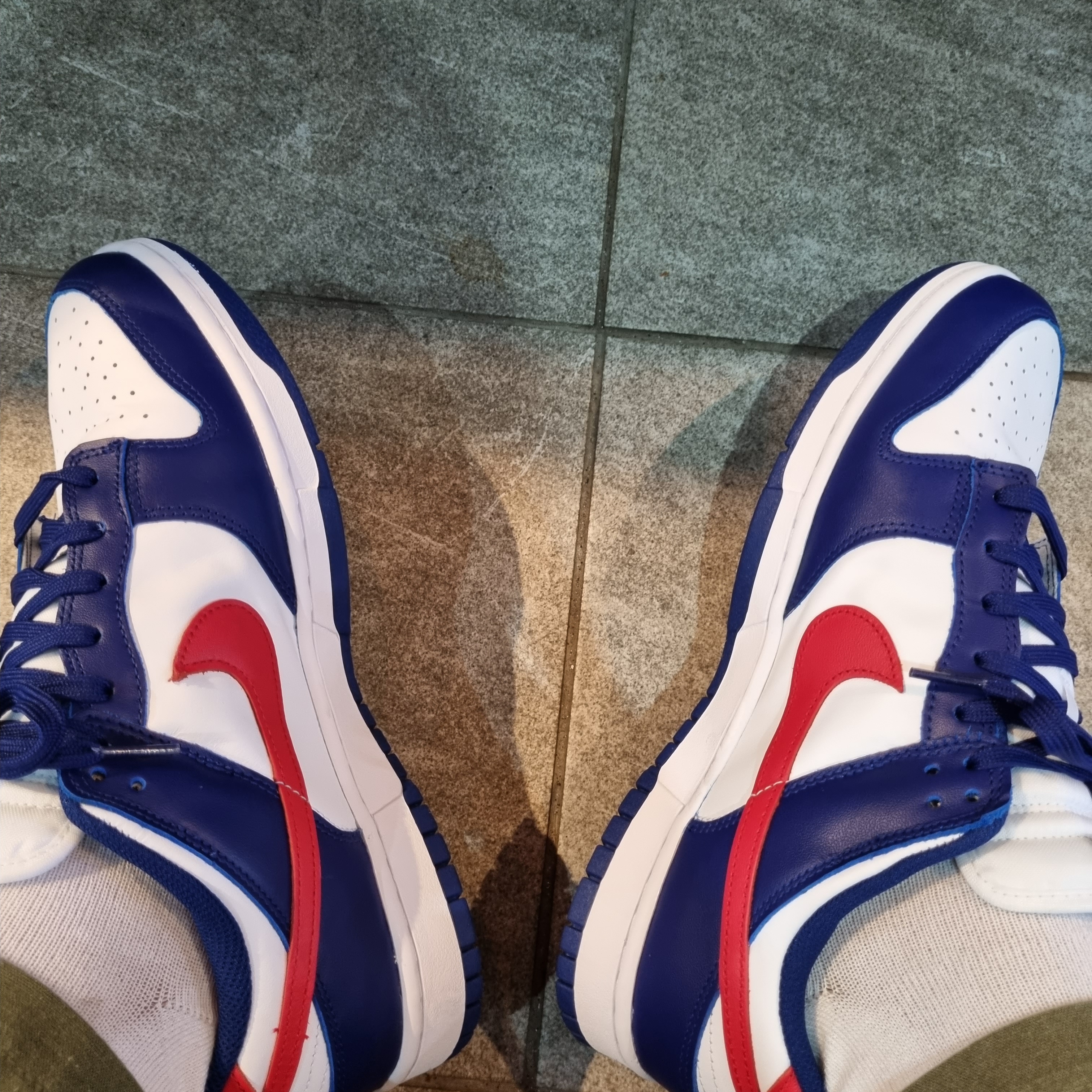 (W) Nike Dunk Low White and University Red 착용 스타일 - 2