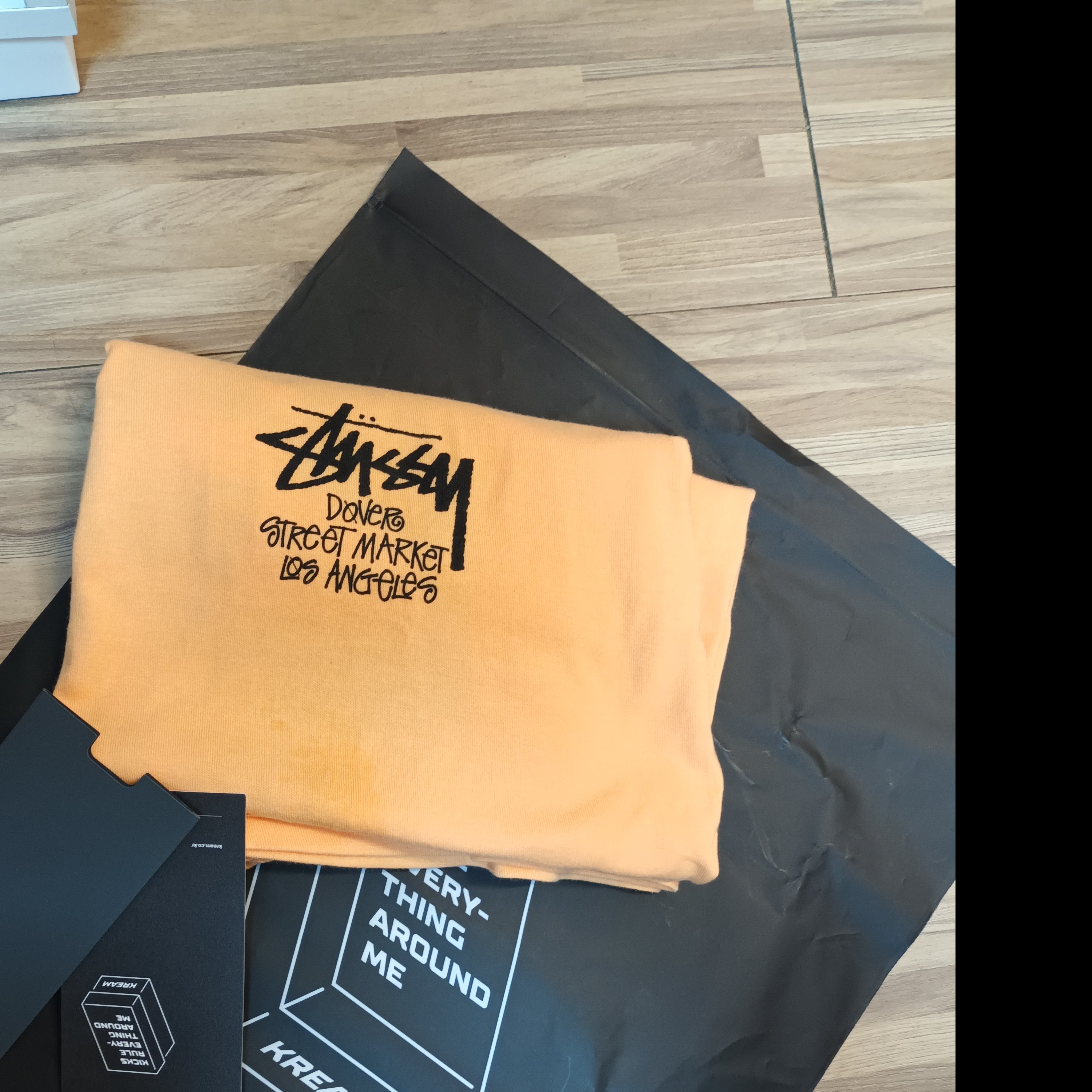 Stussy Stock DSM Los Angeles T-Shirt Peach 2021 착용 스타일
