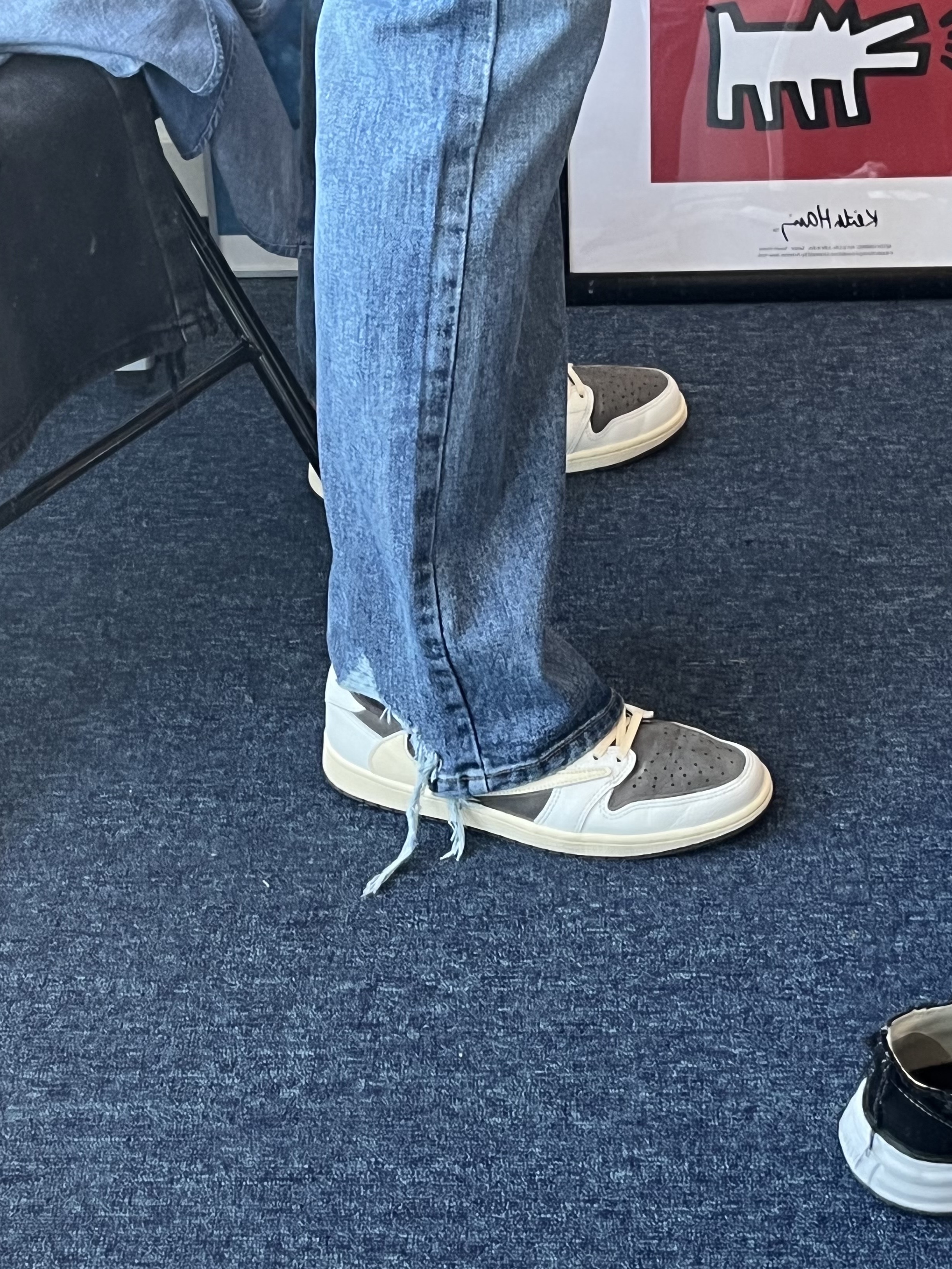 Jordan 1 x Travis Scott Retro Low OG SP Sail and Ridgerock 착용 스타일 - 3