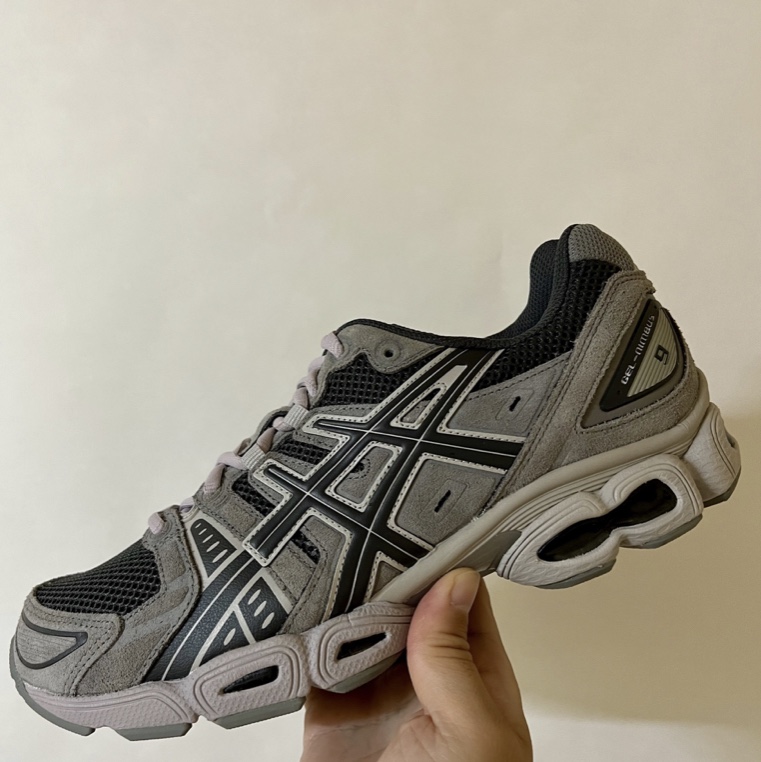 Asics UB5-S Gel-Nimbus 9 Black Gunmetal, Asics Gel-Nimbus 9 Obsidian Grey Clay 착용 스타일