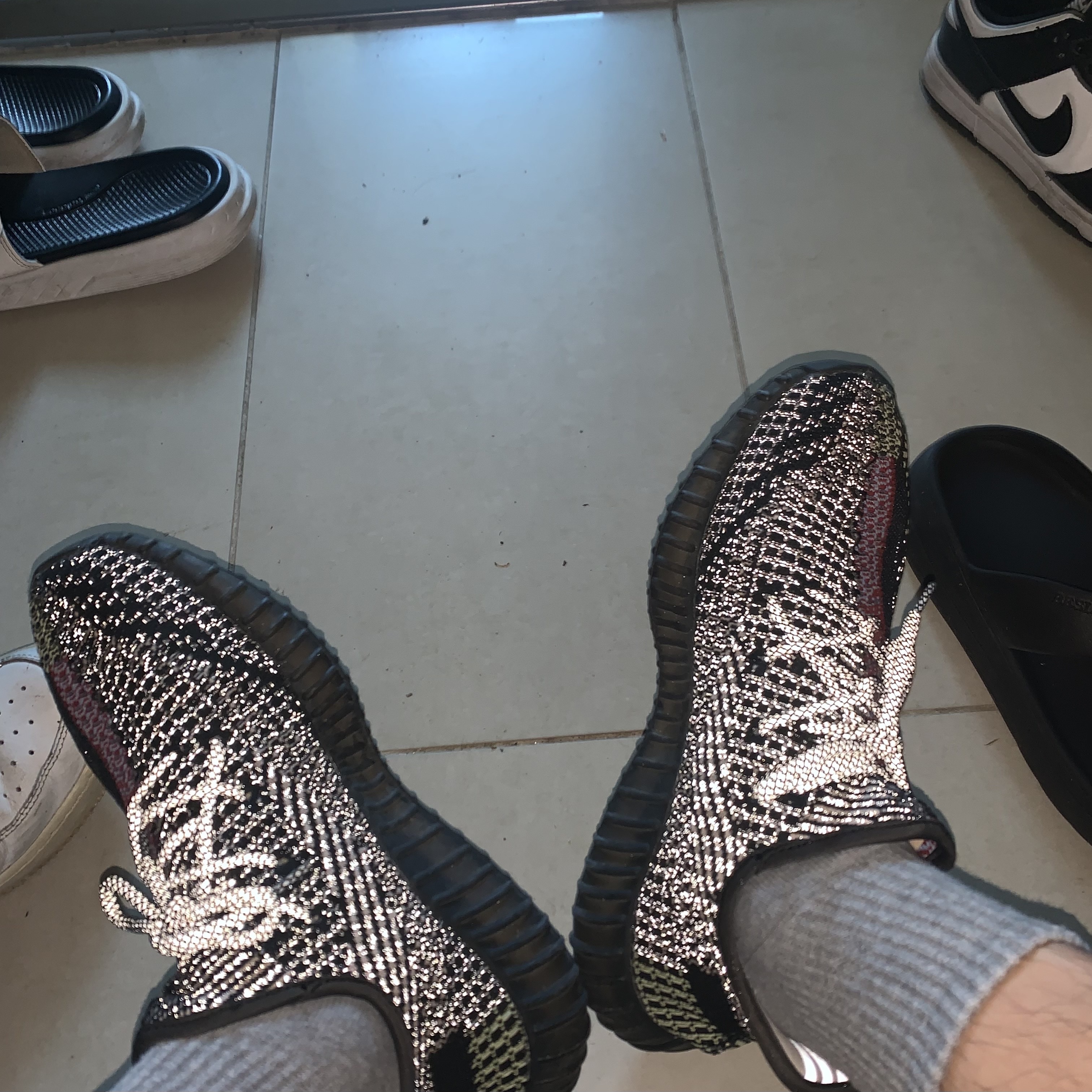 Adidas Yeezy Boost 350 V2 Yecheil - Reflective 착용 스타일 - 2