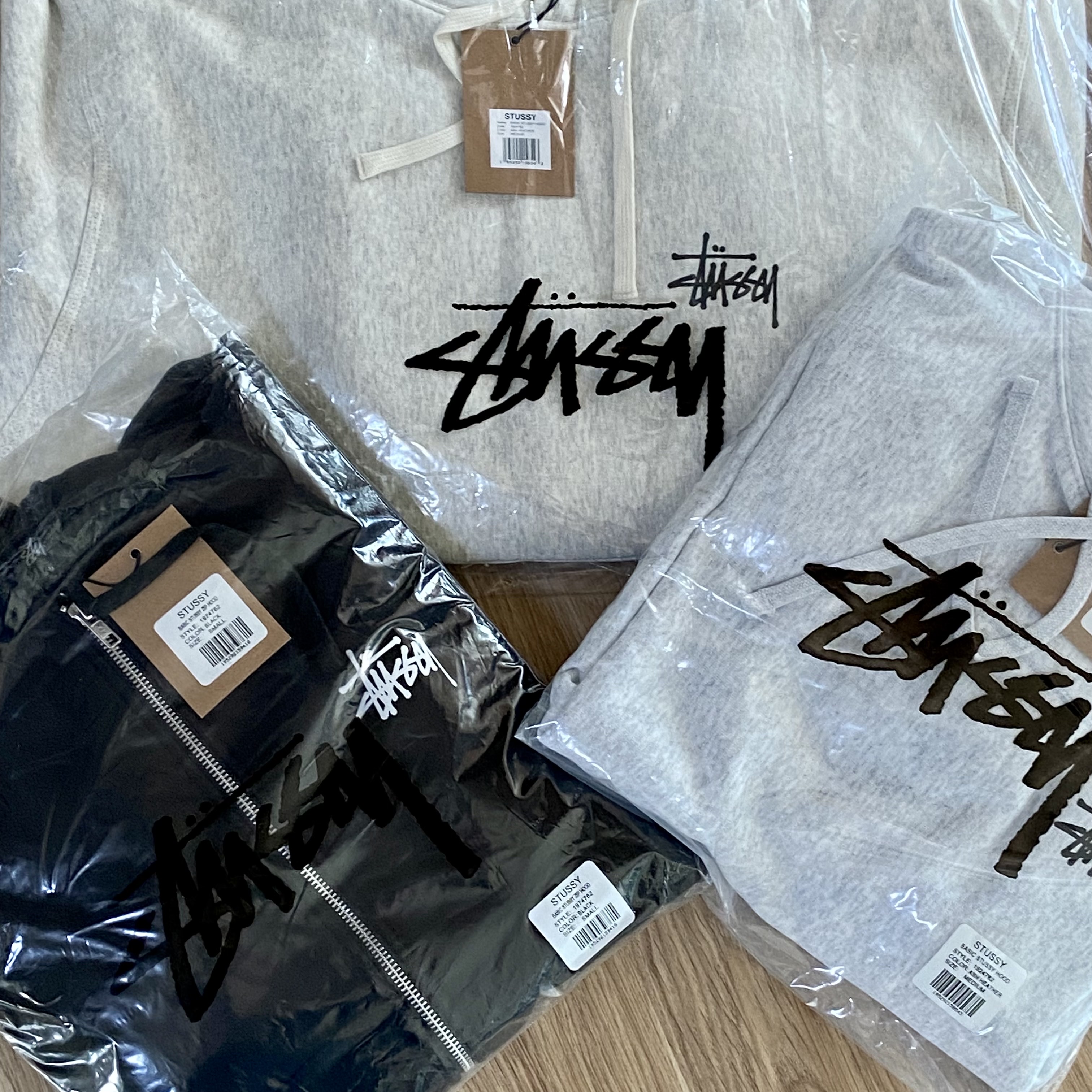 Stussy Basic Stussy Hoodie Ash Heather 2022, Stussy Basic Stussy Zip Hoodie Black 2022 착용 스타일 - 1