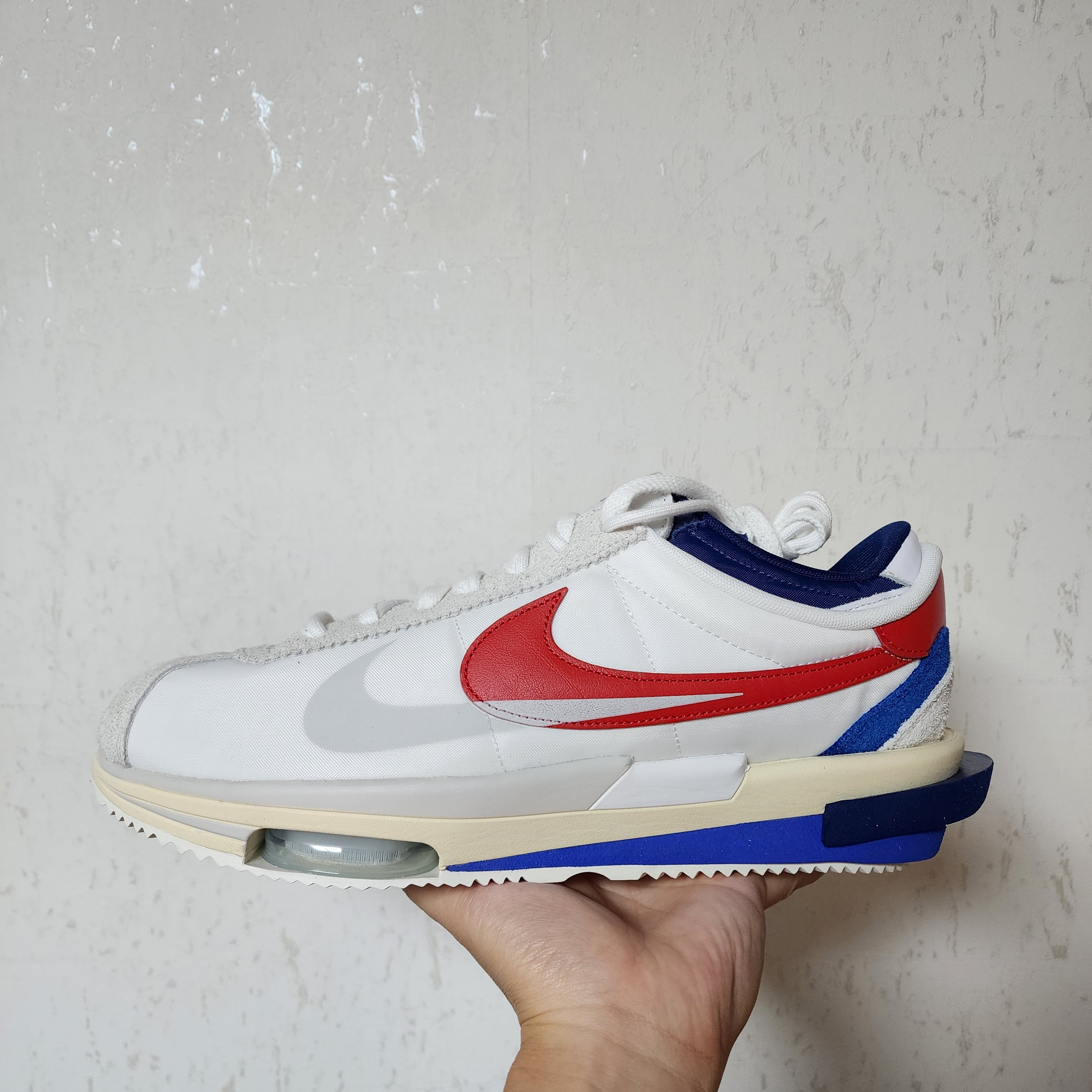 Nike x Sacai Zoom Cortez SP White and University Red 착용 스타일 - 1
