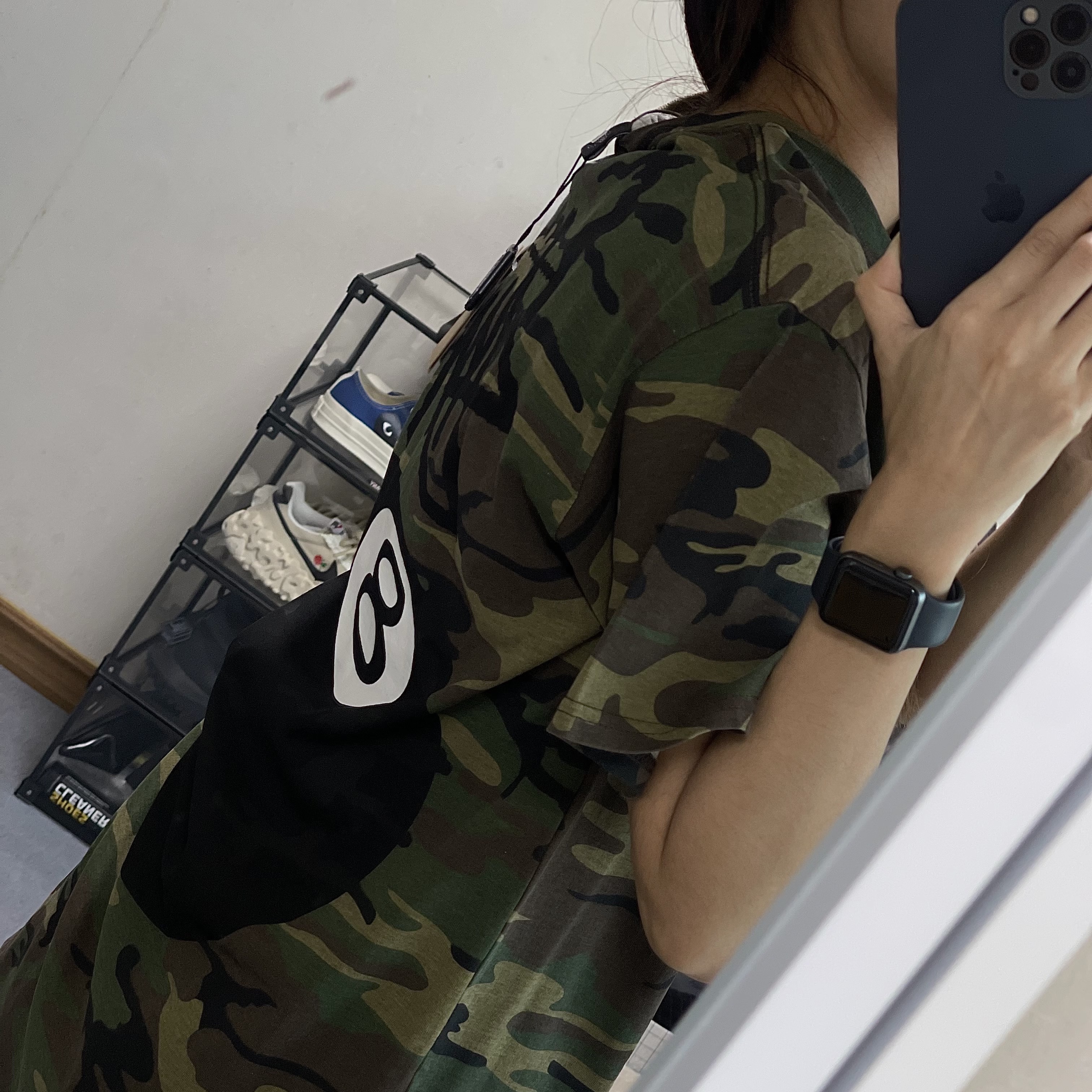 Stussy 8 Ball T-Shirt Camo 착용 스타일 - 3