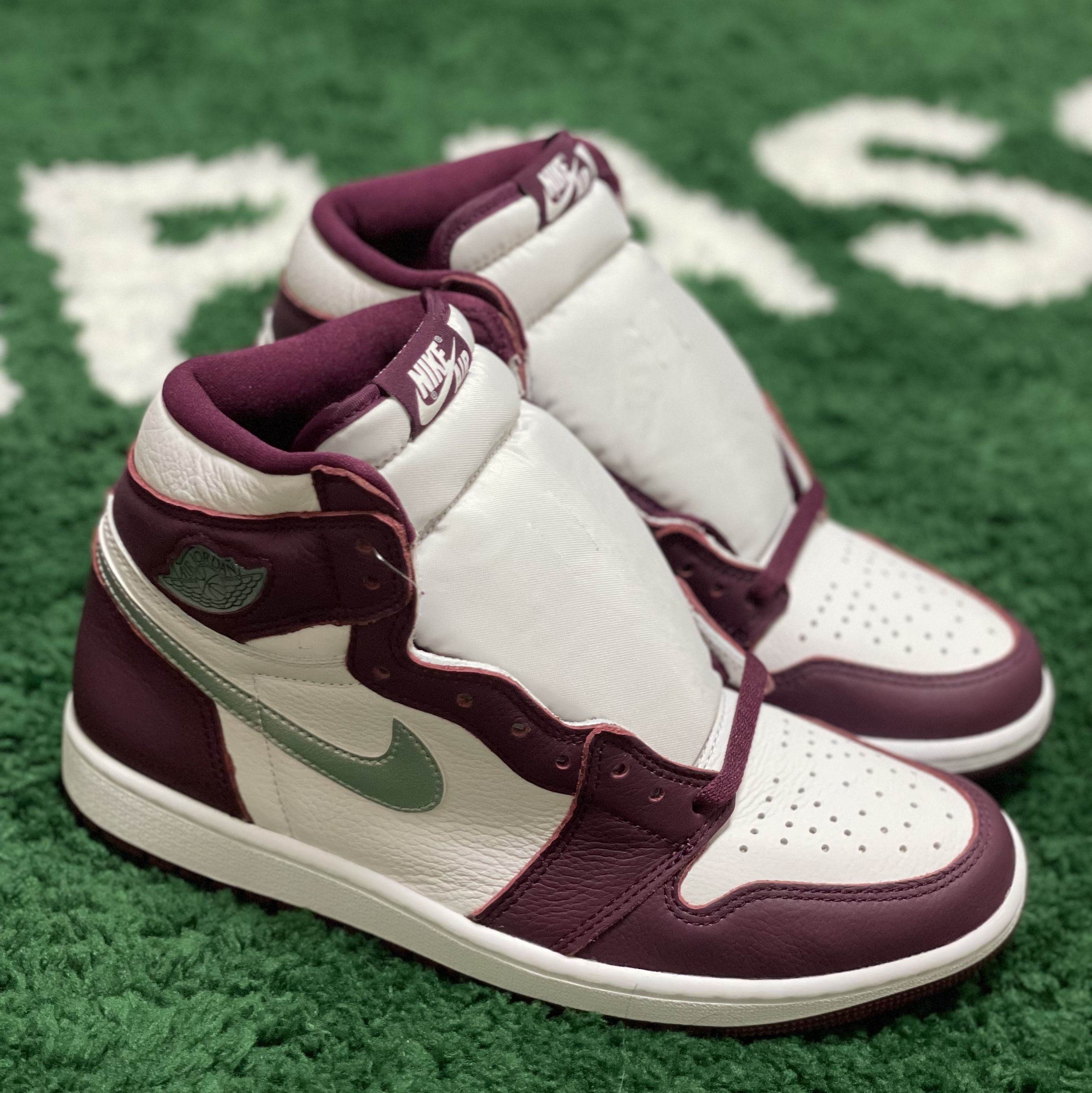 Jordan 1 Retro High OG Bordeaux 착용 스타일 - 1