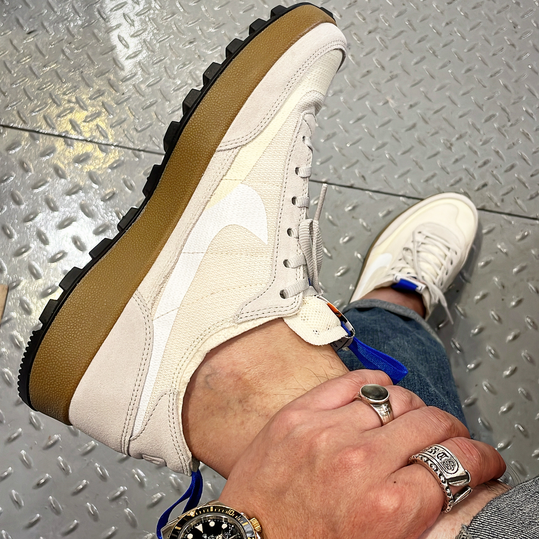 Nike x Tom Sachs General Purpose Shoe Light Cream, Rolex Submariner Date 41mm 126613LN Black Oyster 착용 스타일