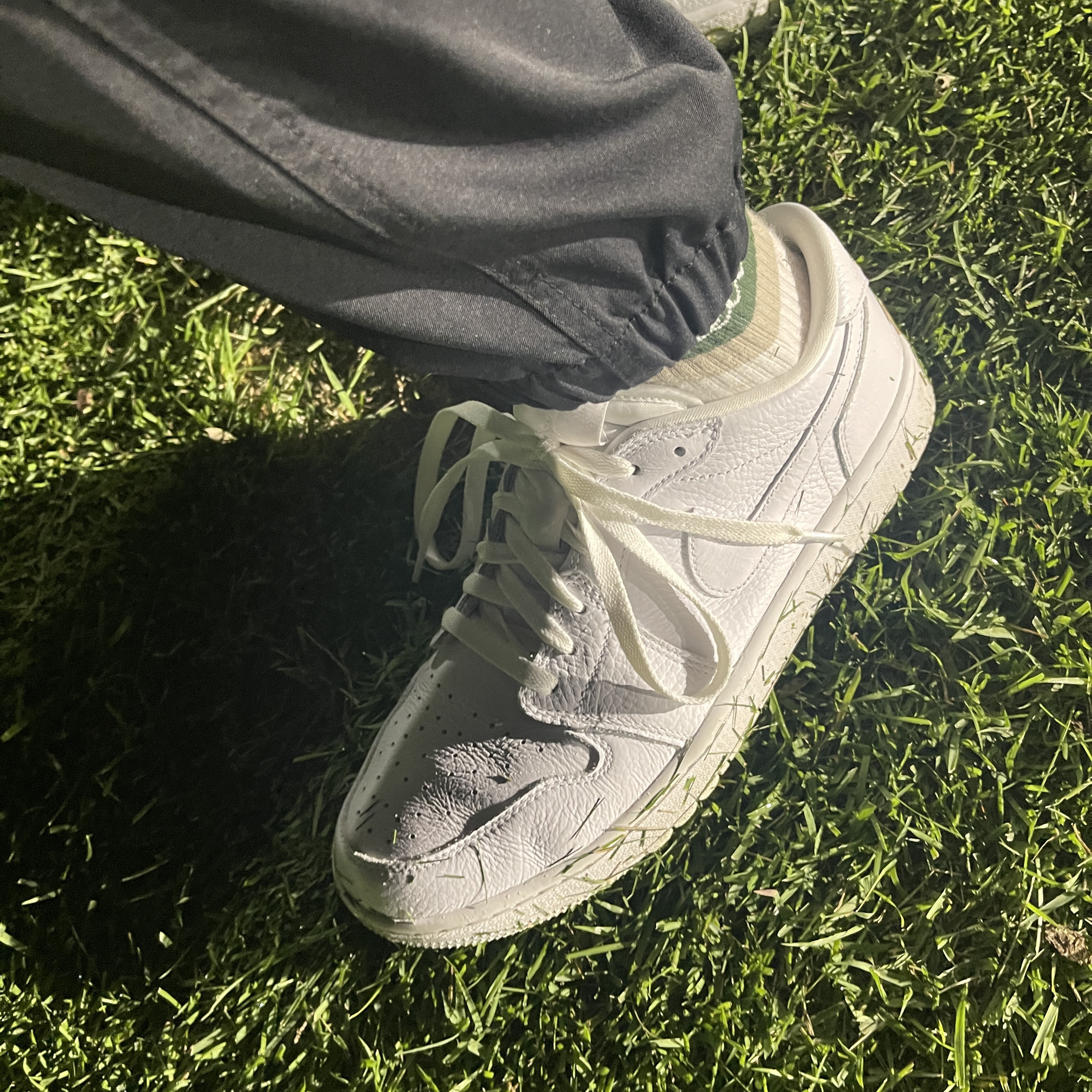 Jordan 1 Low Golf Triple White 착용 스타일 - 1