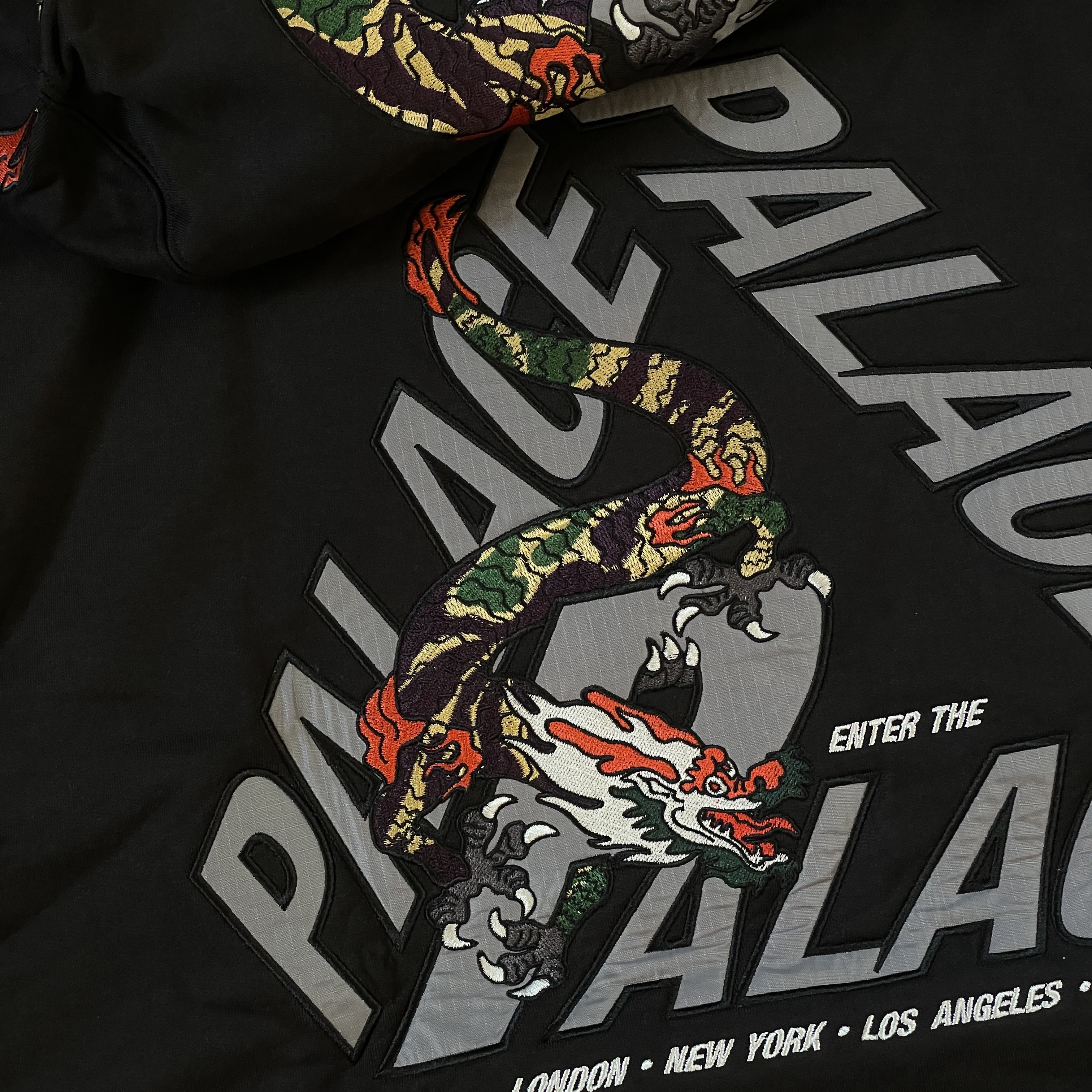 Palace Dragon P-3 Hood Black - 22FW 착용 스타일