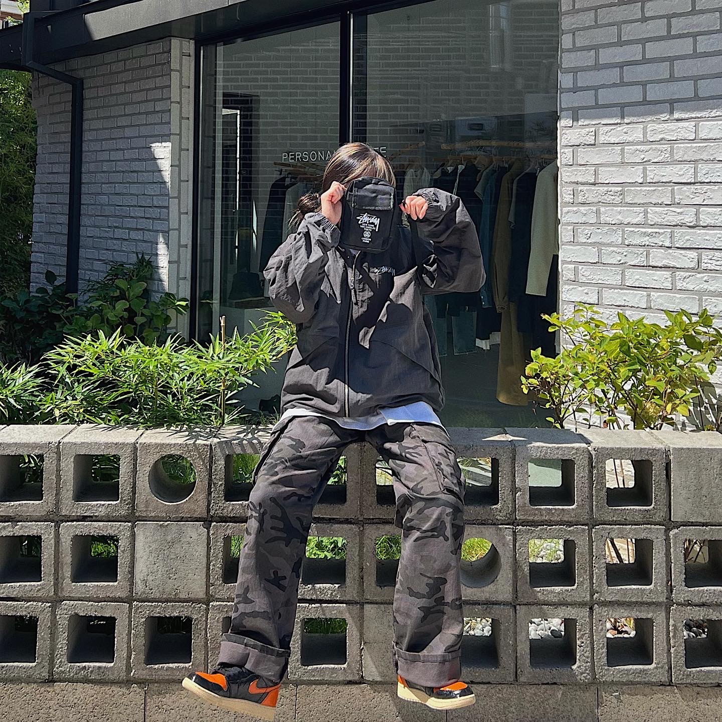 Stussy Wave Dye Beach Shell Jacket Black, Jordan 1 Retro High Shattered Backboard 3.0 착용 스타일 - 4