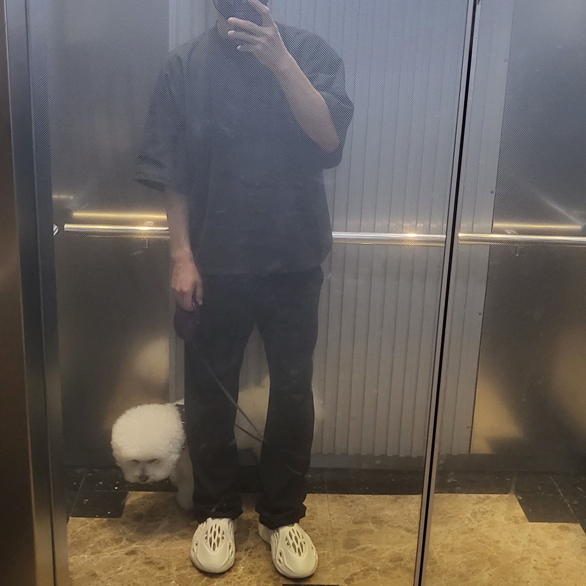 Yeezy Gap Engineered By Balenciaga Dove No Seam T-Shirt Black, Yeezy Gap Engineered By Balenciaga Fitted Sweatpants Washed Black 착용 스타일 - 2
