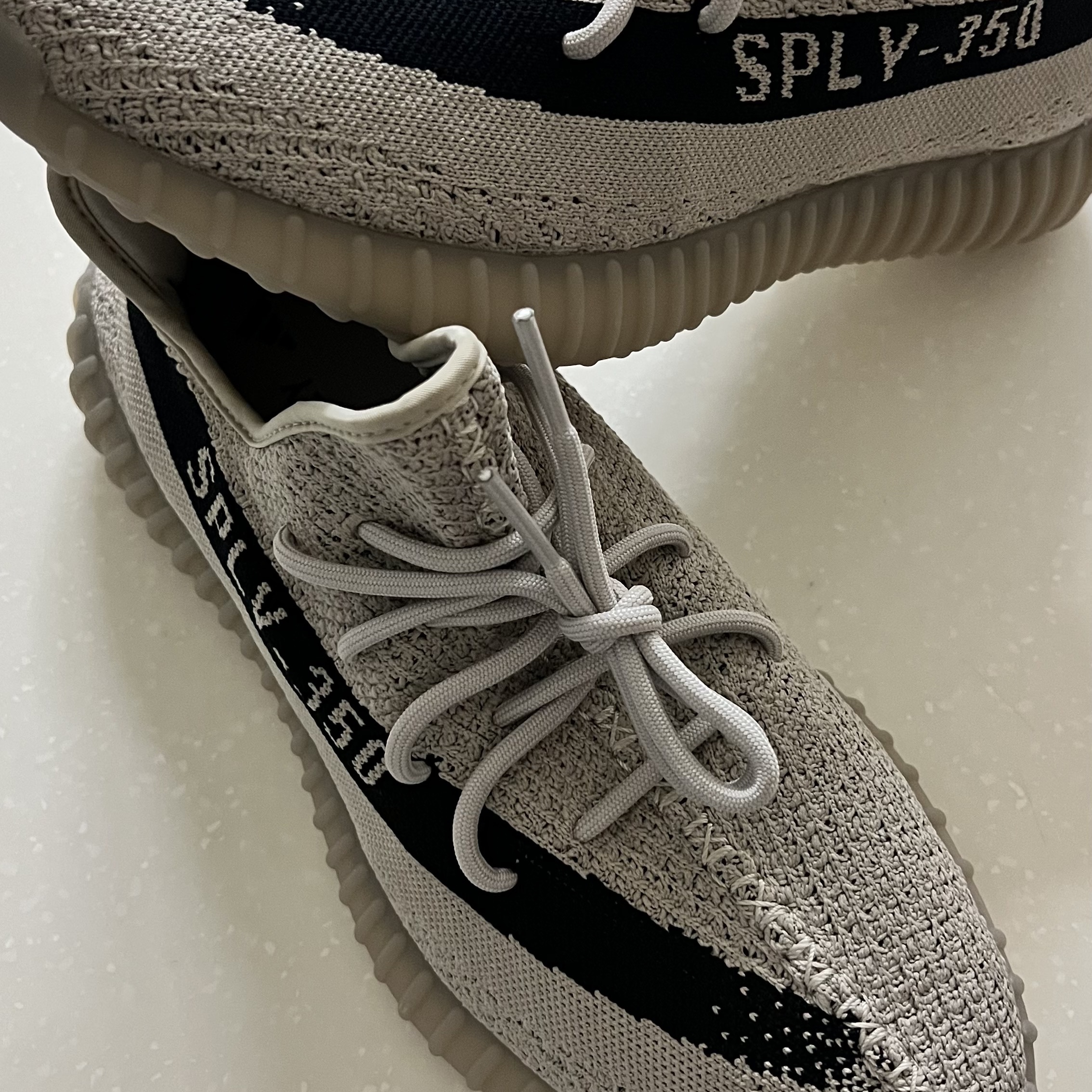 Adidas Yeezy Boost 350 V2 Slate Core Black 2022/2023 착용 스타일