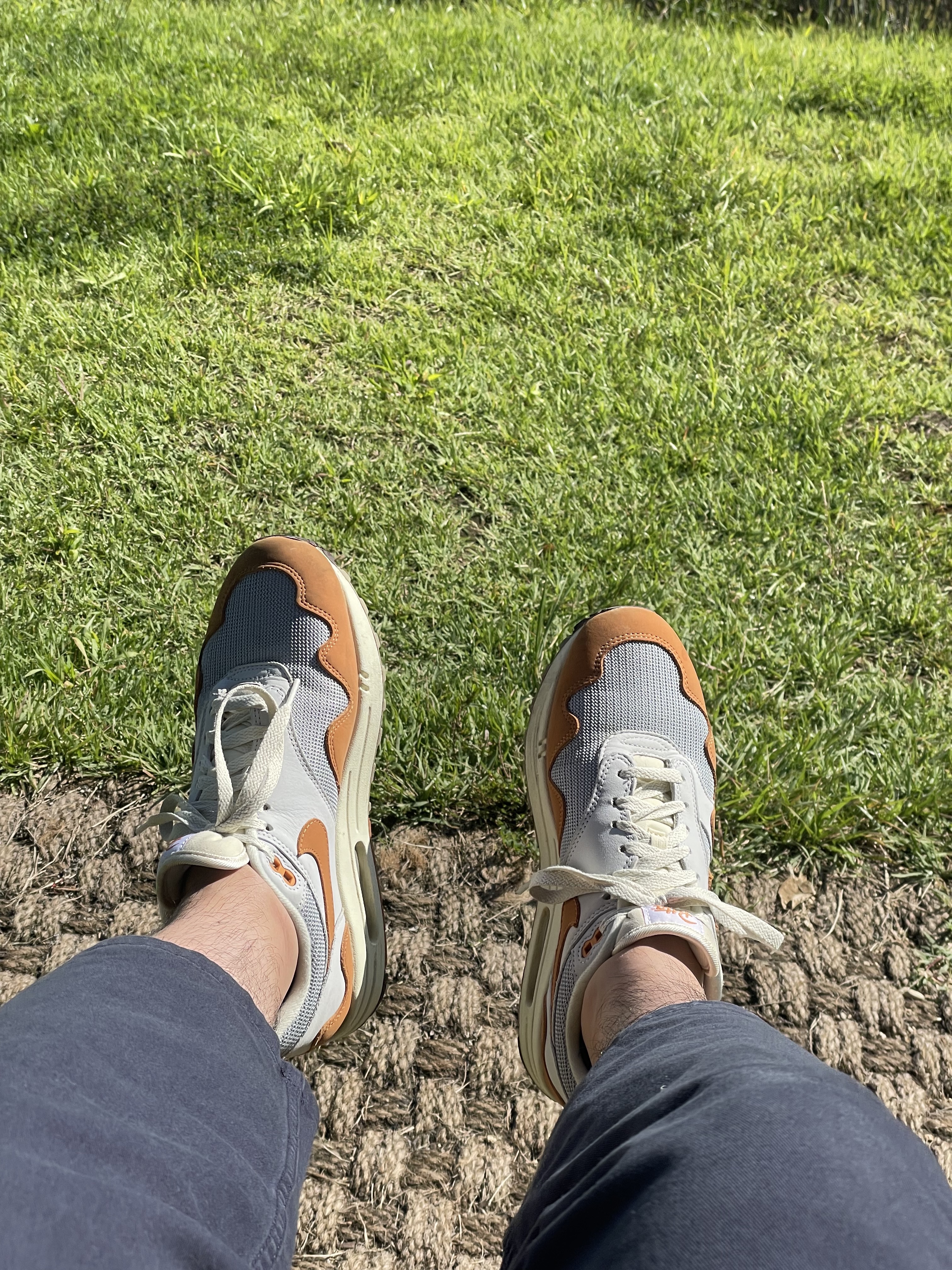 Nike x Patta Air Max 1 Monarch 착용 스타일