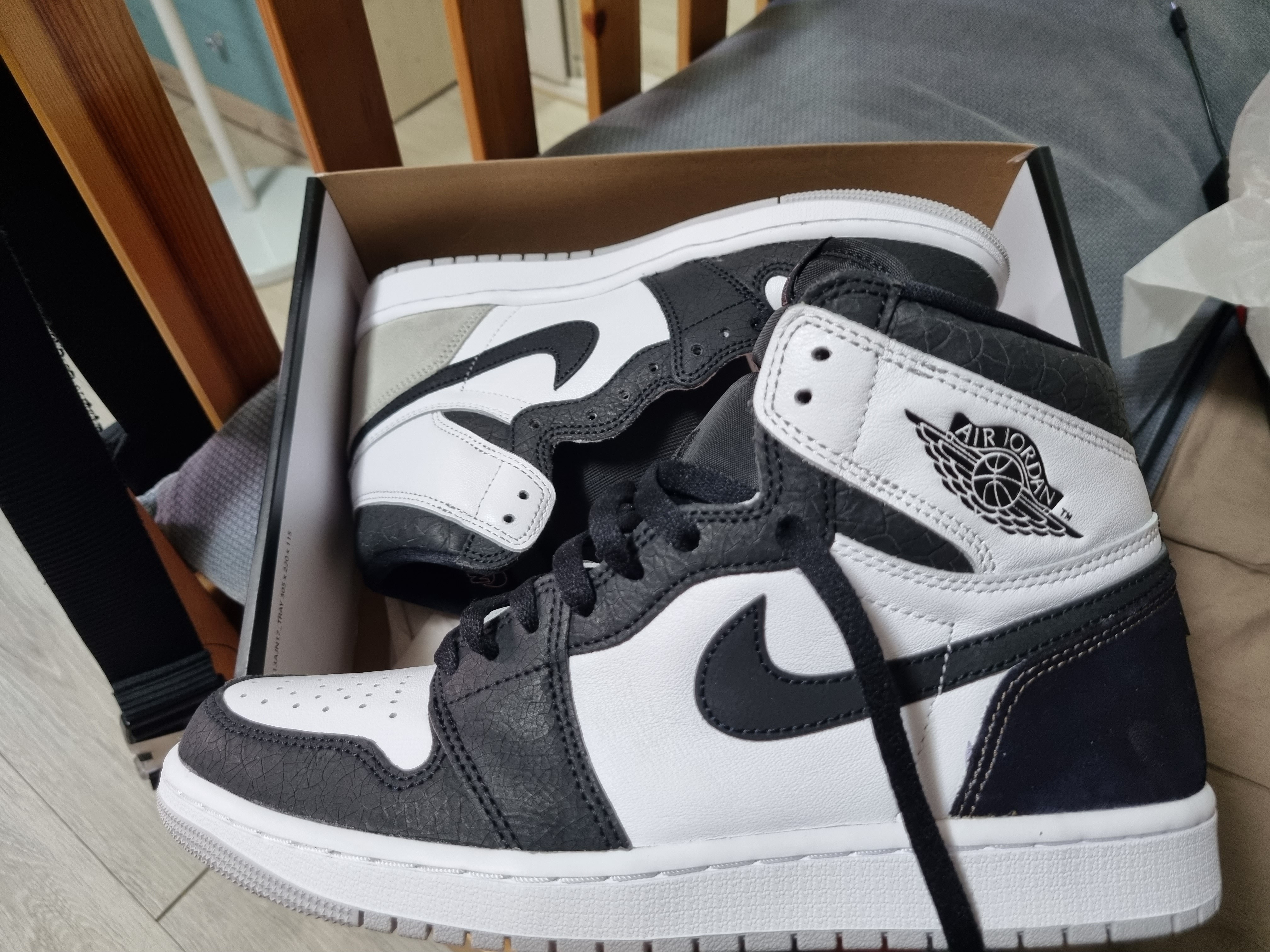 Jordan 1 Retro High OG Bleached Coral 착용 스타일 - 1