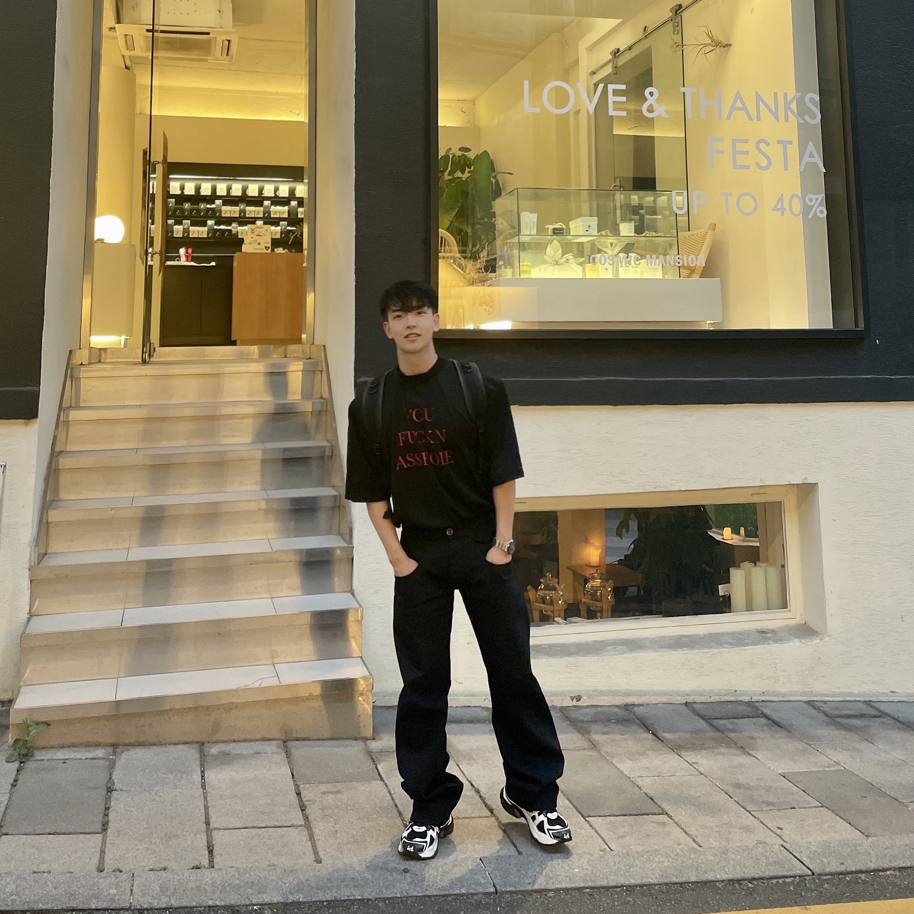 Balenciaga Runner Sneakers Black White 착용 스타일 - 1