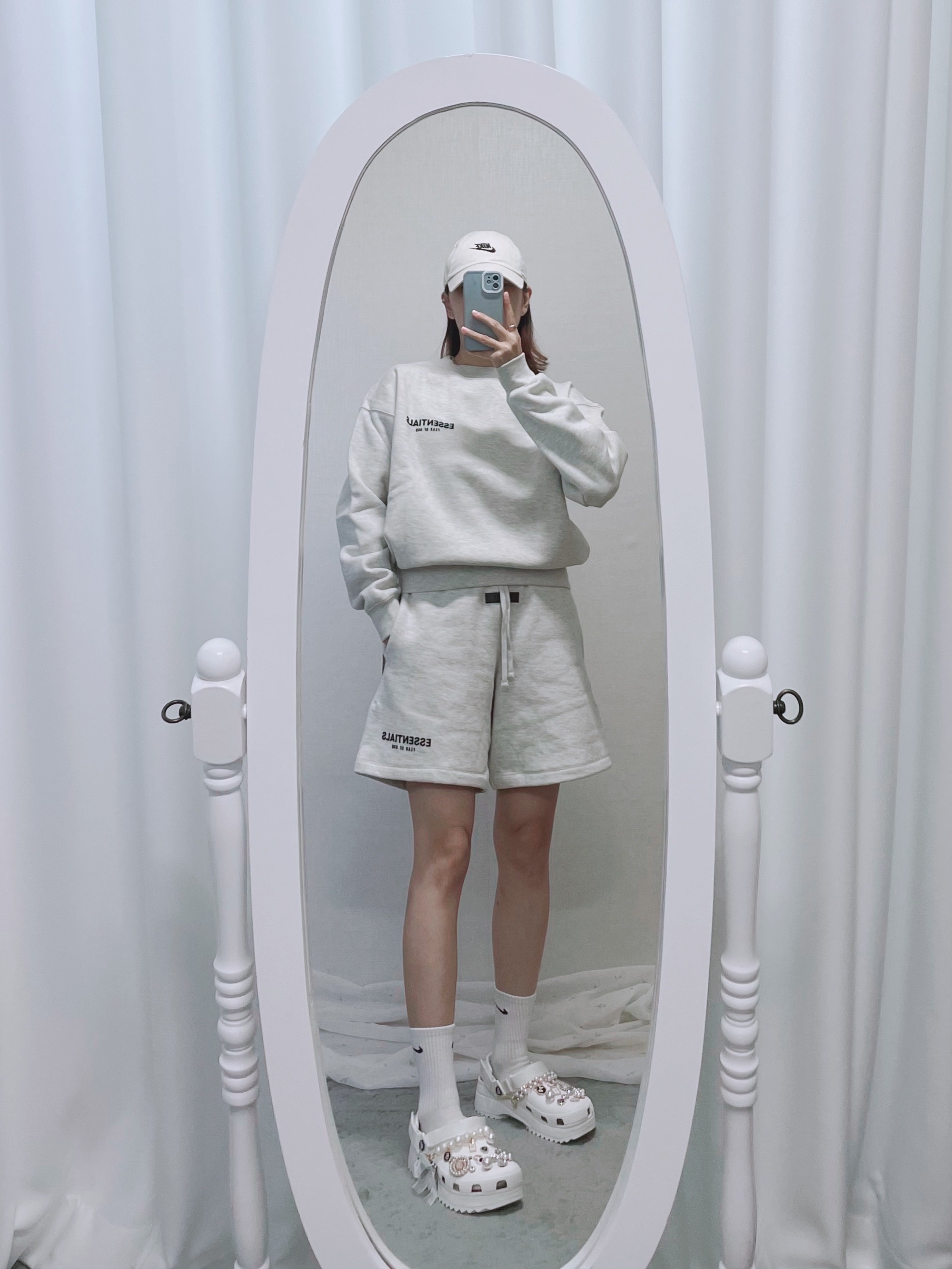 (Kids) Essentials The Core Collection Sweatshorts Light Oatmeal, (Kids) Essentials The Core Collection Sweatshirt Light Oatmeal 착용 스타일 - 1