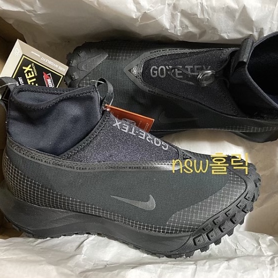 Nike ACG Mountain Fly Gore-Tex Black and Dark Grey 착용 스타일