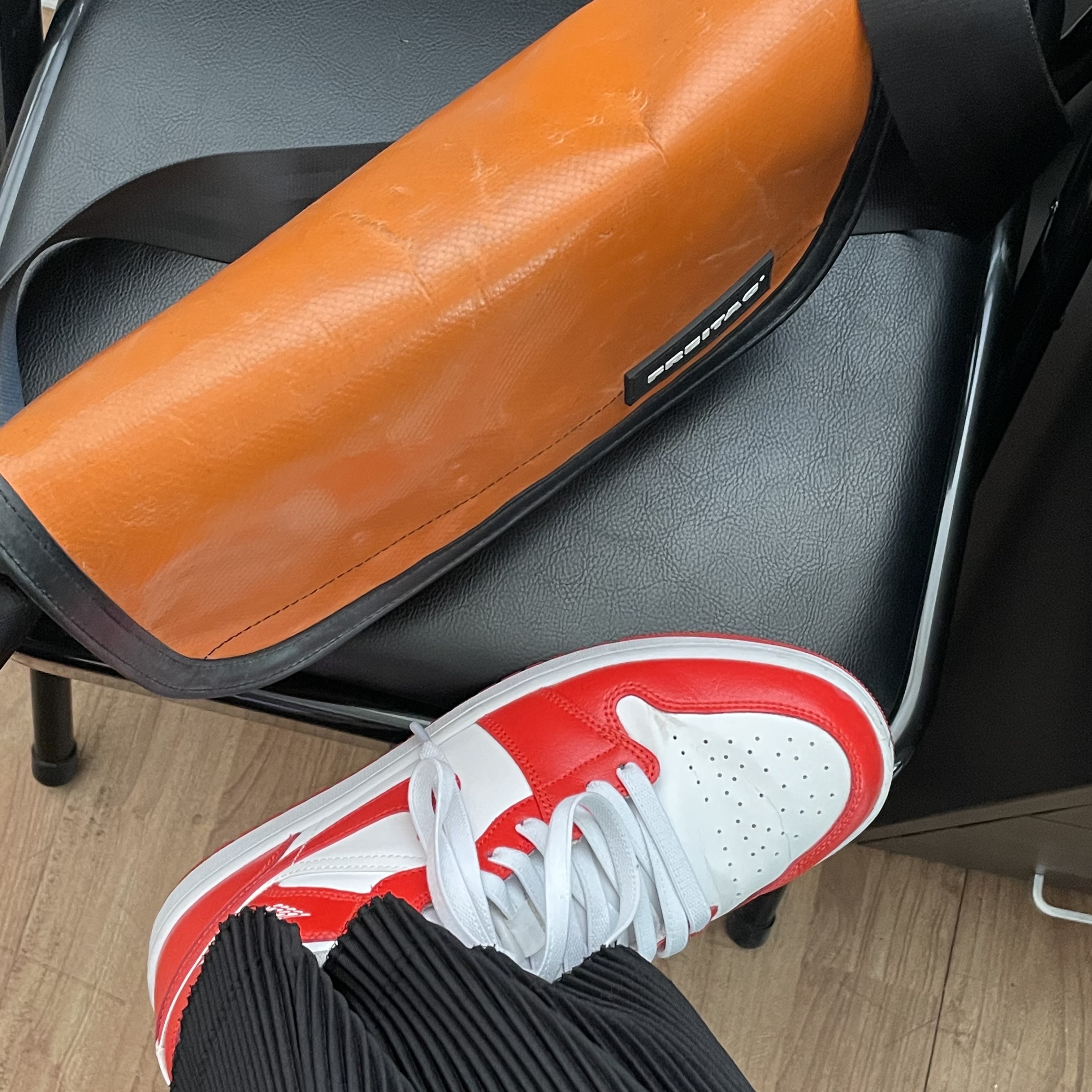 (W) Jordan 1 Mid Habanero Red 착용 스타일 - 2