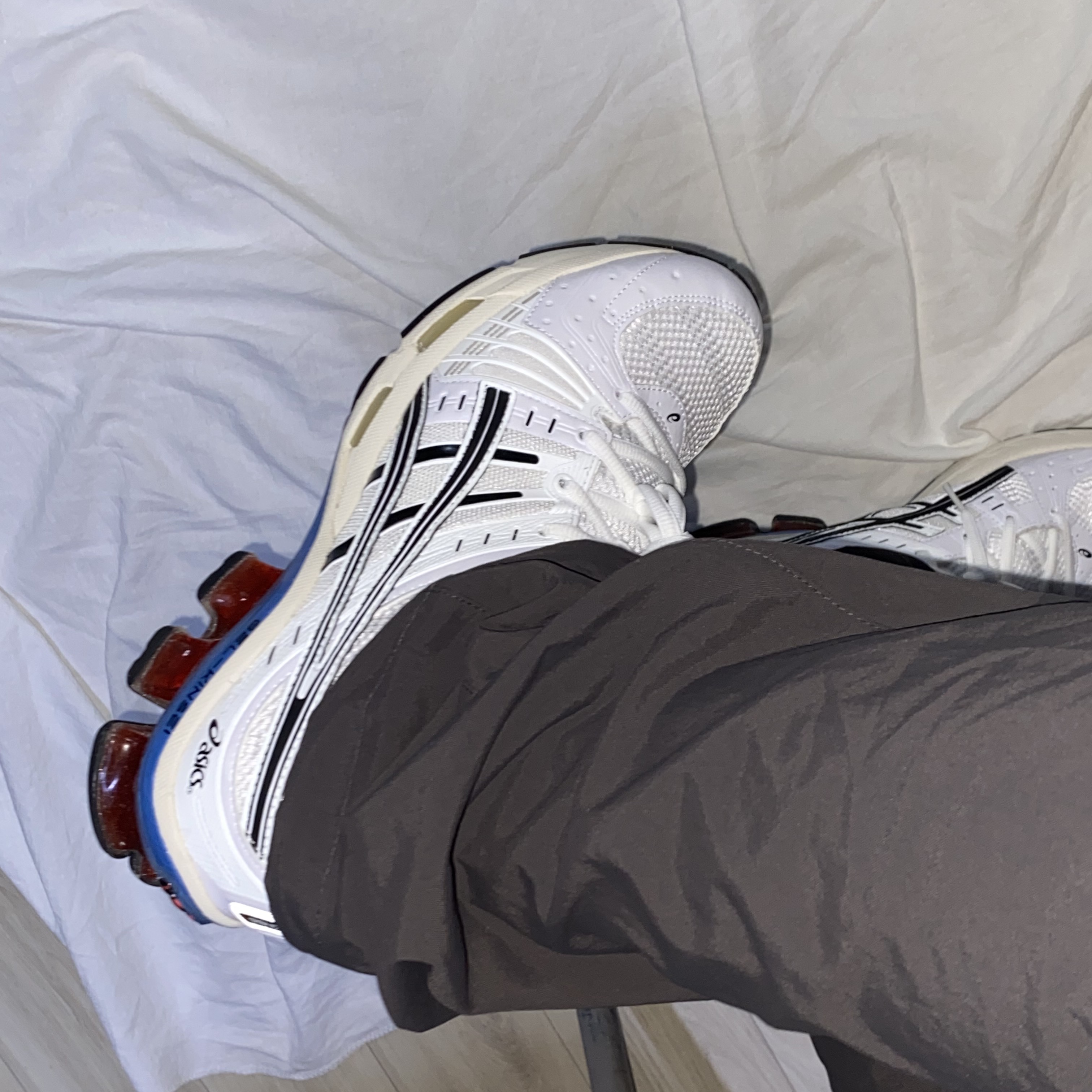 Asics Gel-Kinsei OG White Black Blue, Asics Gel Kinsei OG Black 착용 스타일 - 1