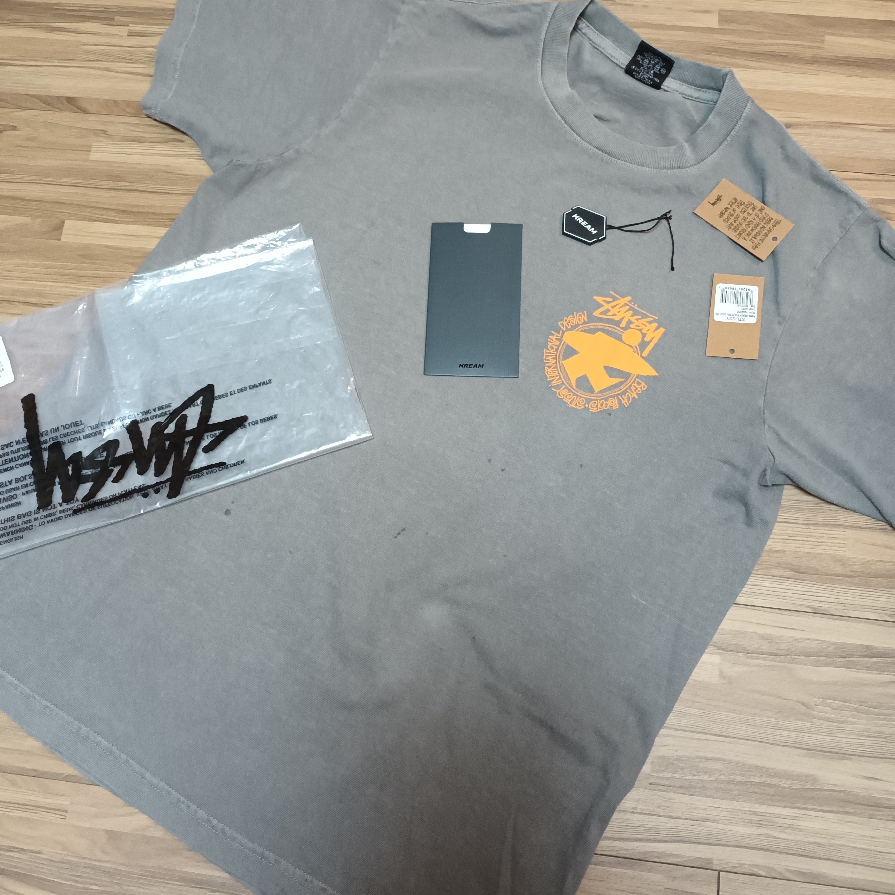 Stussy Beach Roots T-Shirt Grey 착용 스타일 - 1
