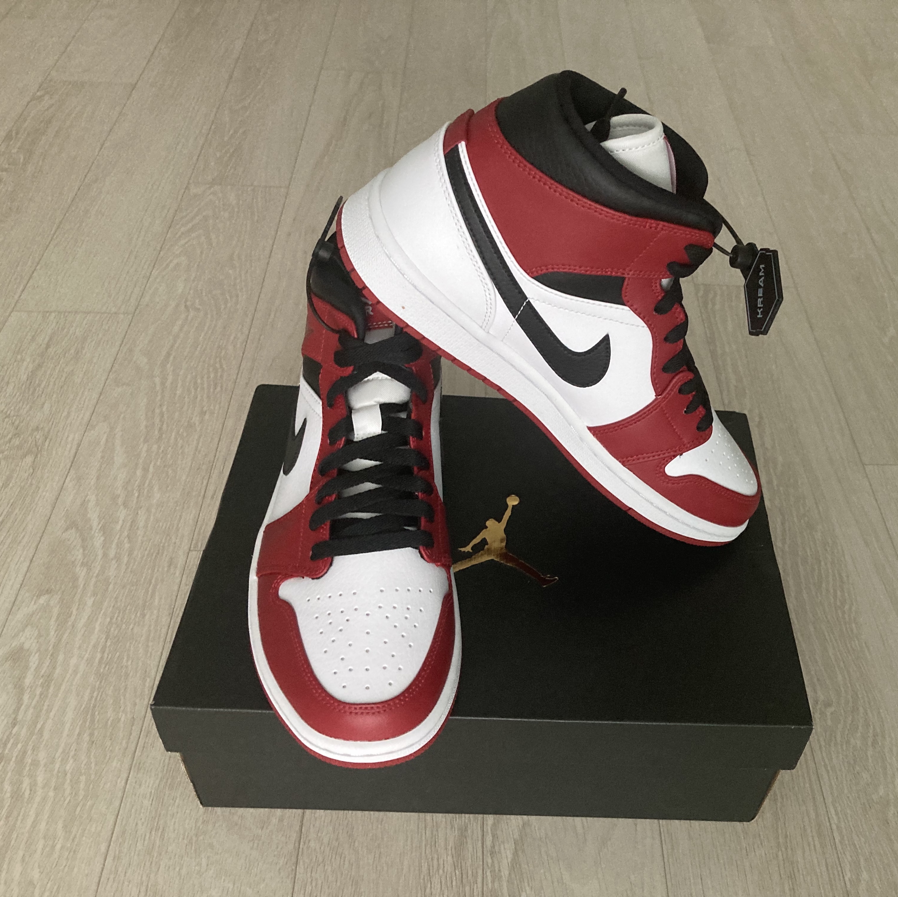 Jordan 1 Mid Chicago 2020, Jordan 1 Retro High OG Heritage 착용 스타일 - 1