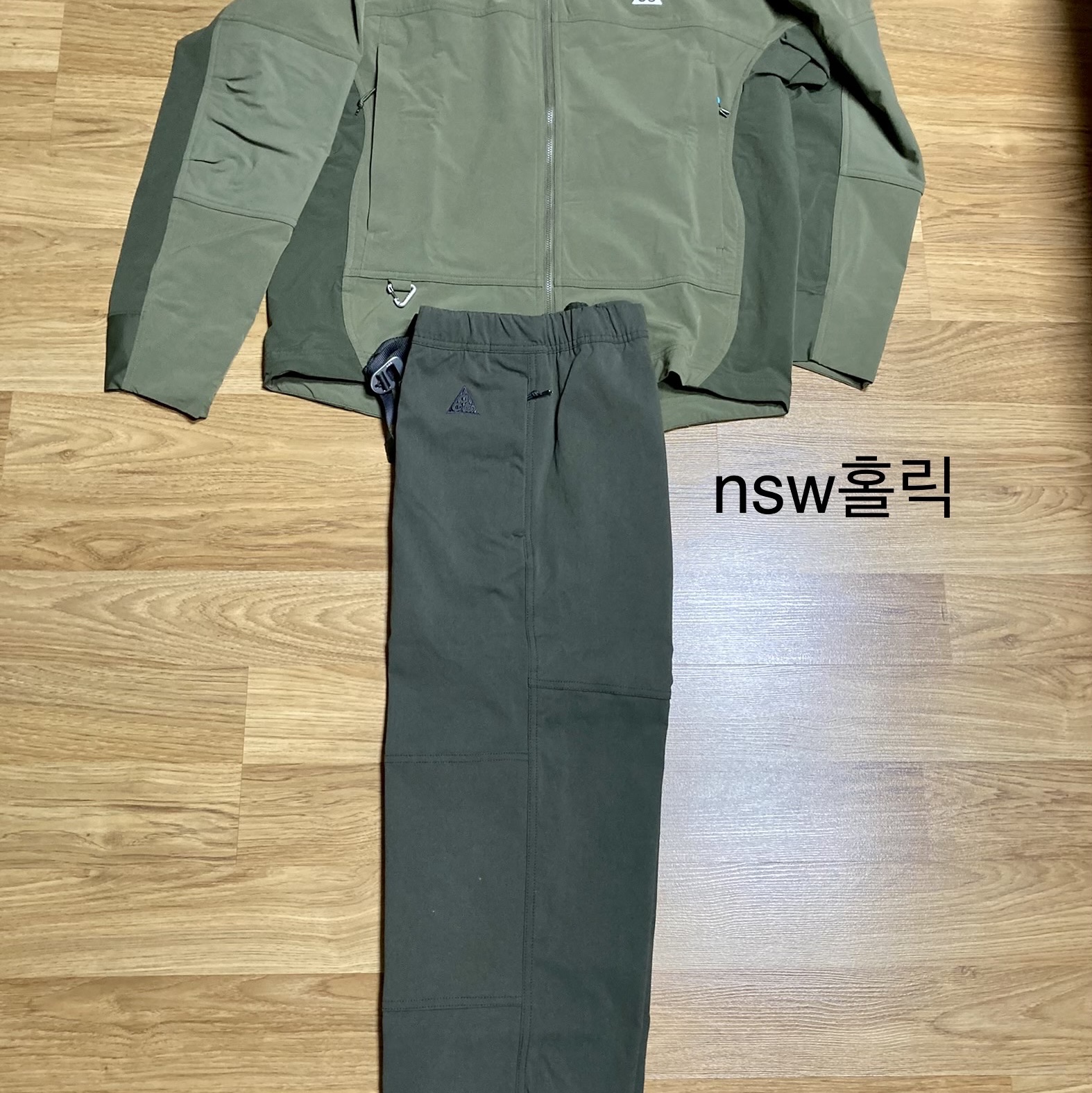 Nike ACG Sun Farer Jacket Medium Olive - Asia, Nike ACG Trail Pants Sequoia - Asia 착용 스타일 - 3