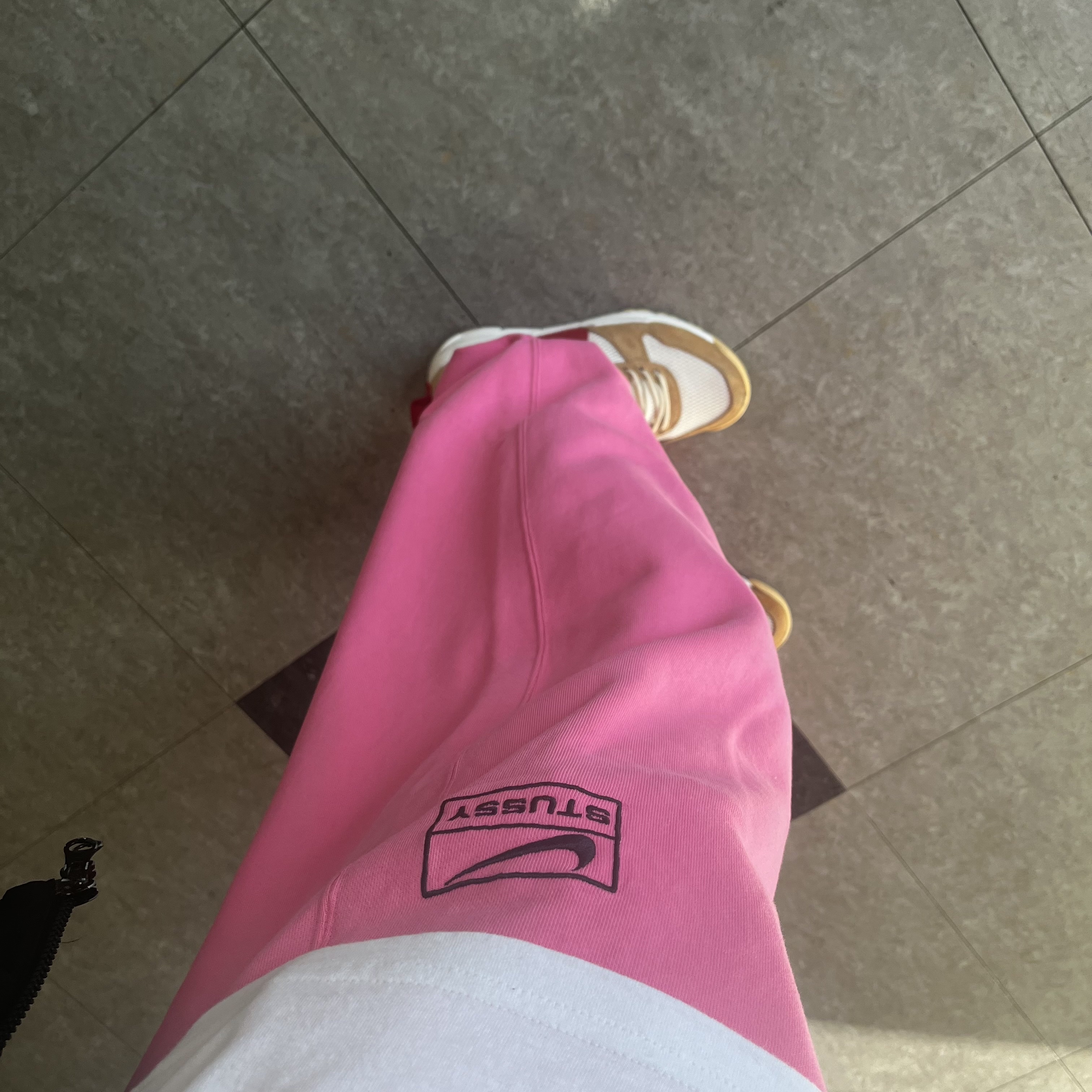 Nike x Stussy NRG Washed Fleece Pants Lotus PInk (DO5296-670), Nike x Tom Sachs Mars Yard Shoe 2.0 Space Camp 착용 스타일