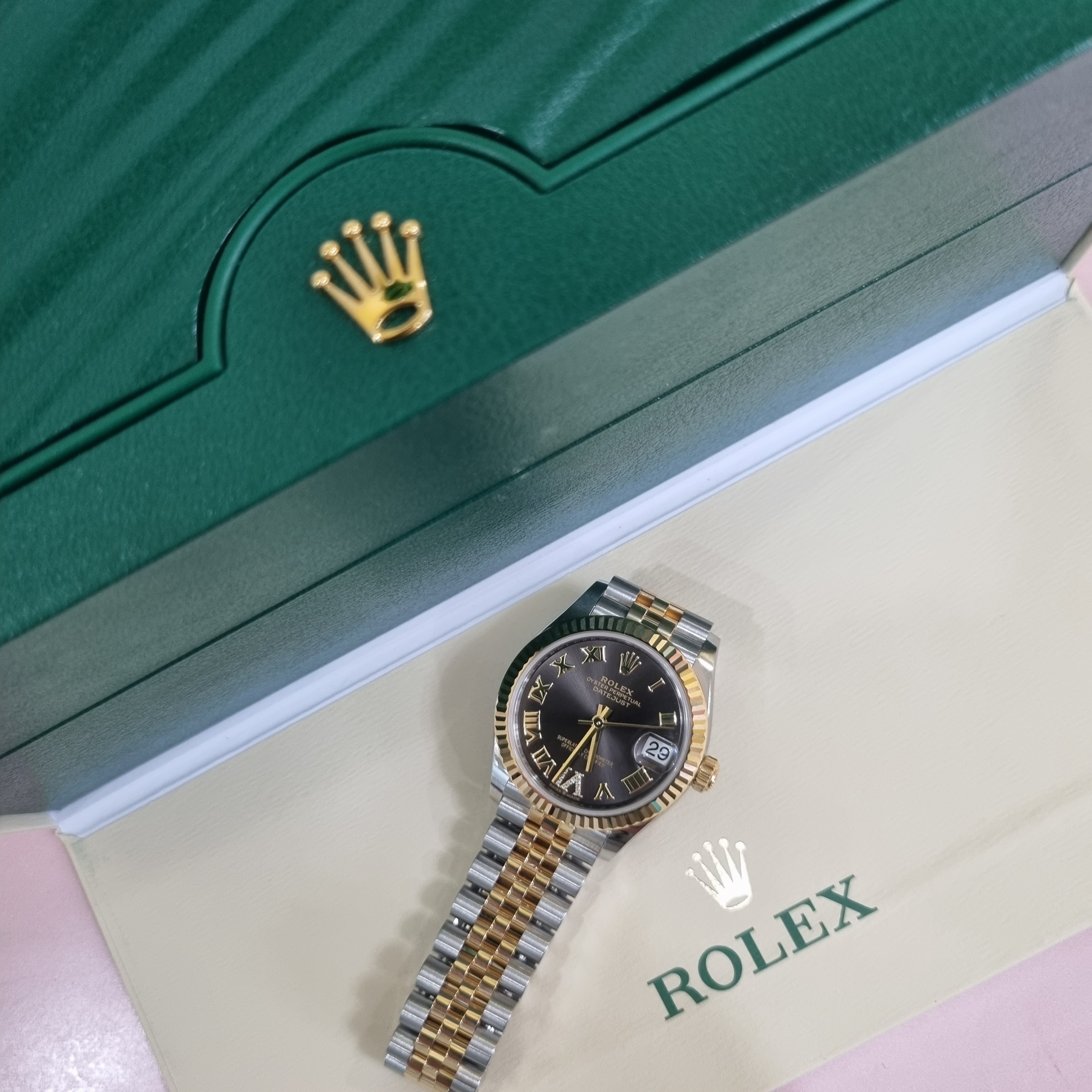 Rolex Datejust 31mm 278273 Dark Grey Roman Diamond-Set Jubilee 착용 스타일 - 2