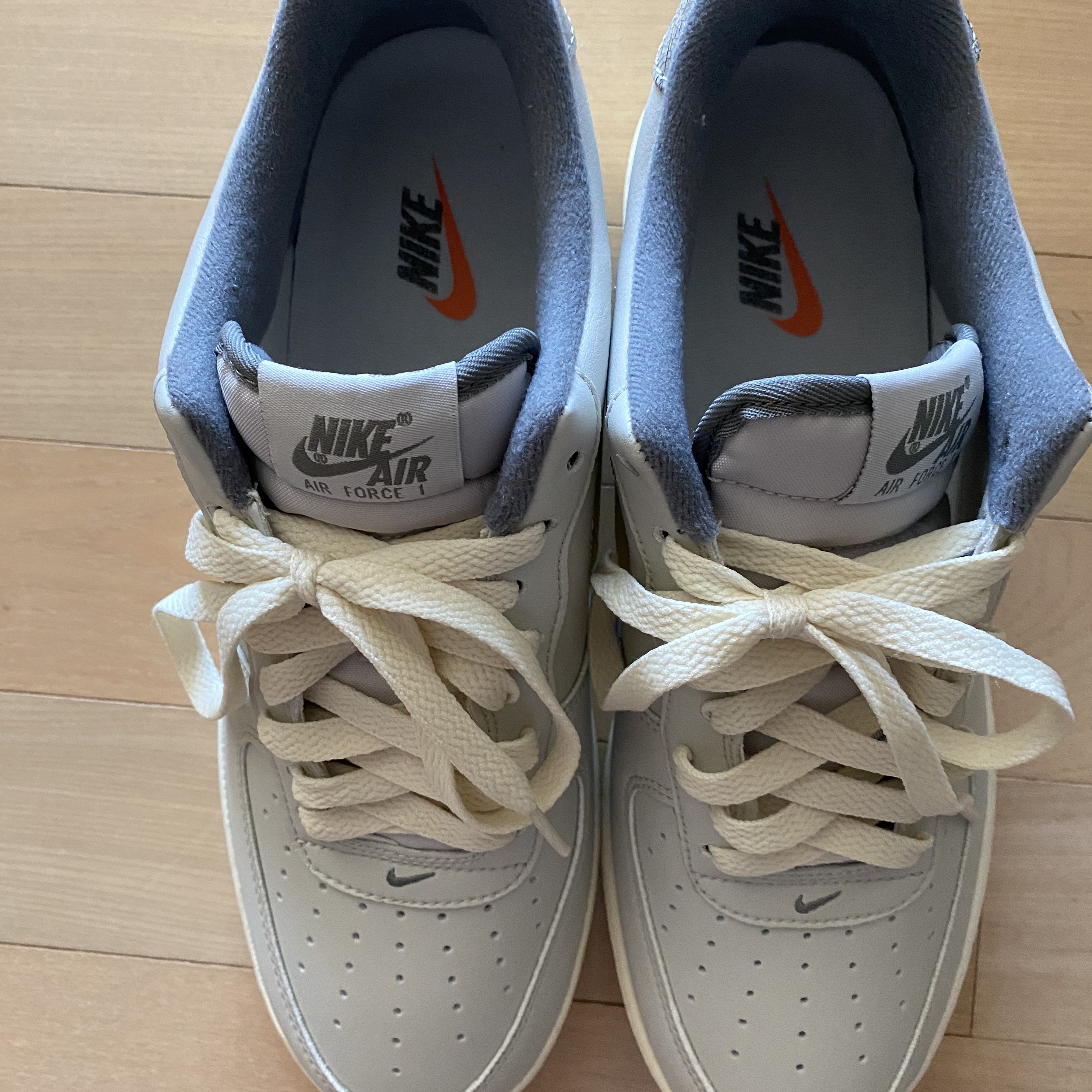 Nike Air Force 1 '07 LX Light Bone and Coconut Milk 착용 스타일 - 3