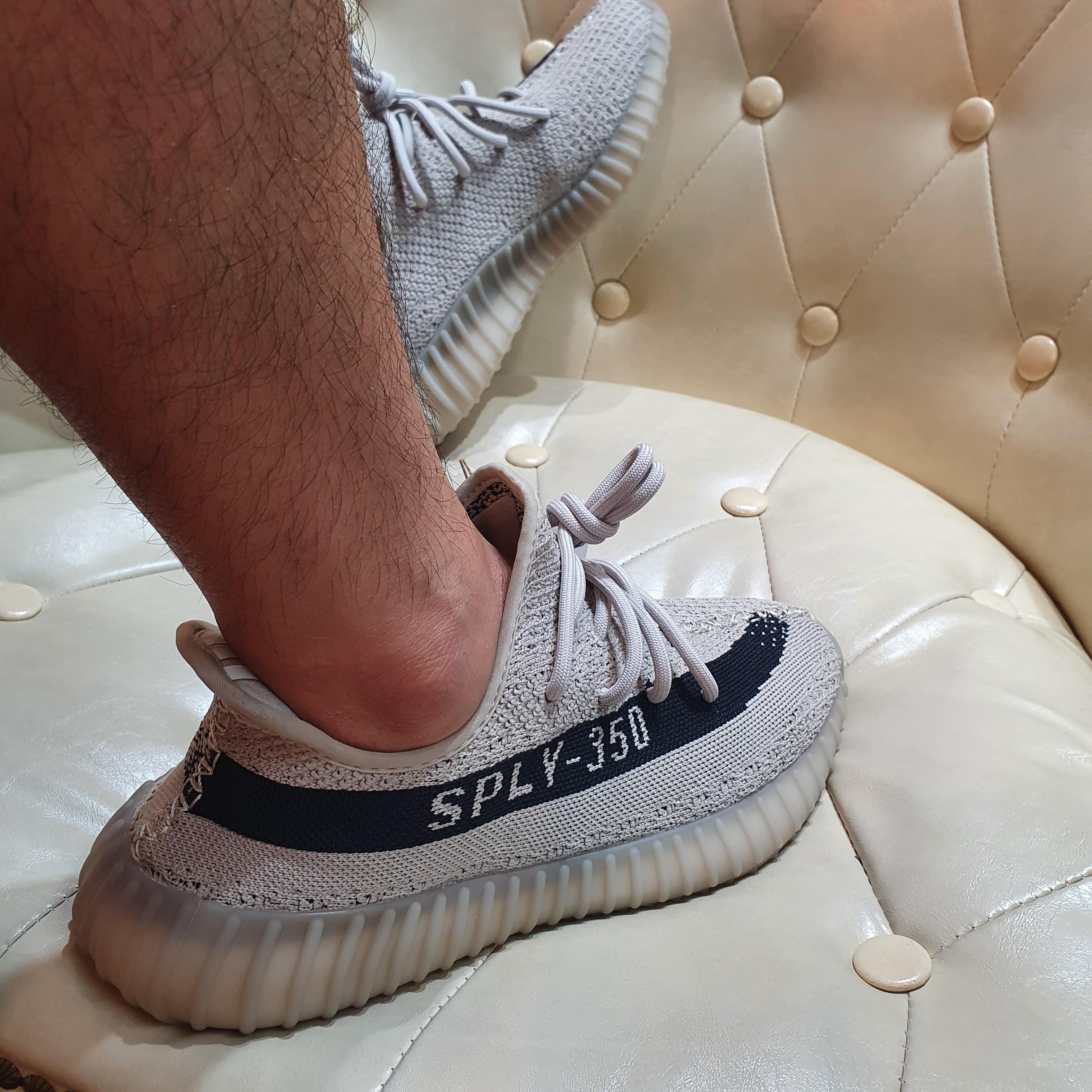 Adidas Yeezy Boost 350 V2 Slate Core Black 2022/2023 착용 스타일 - 2