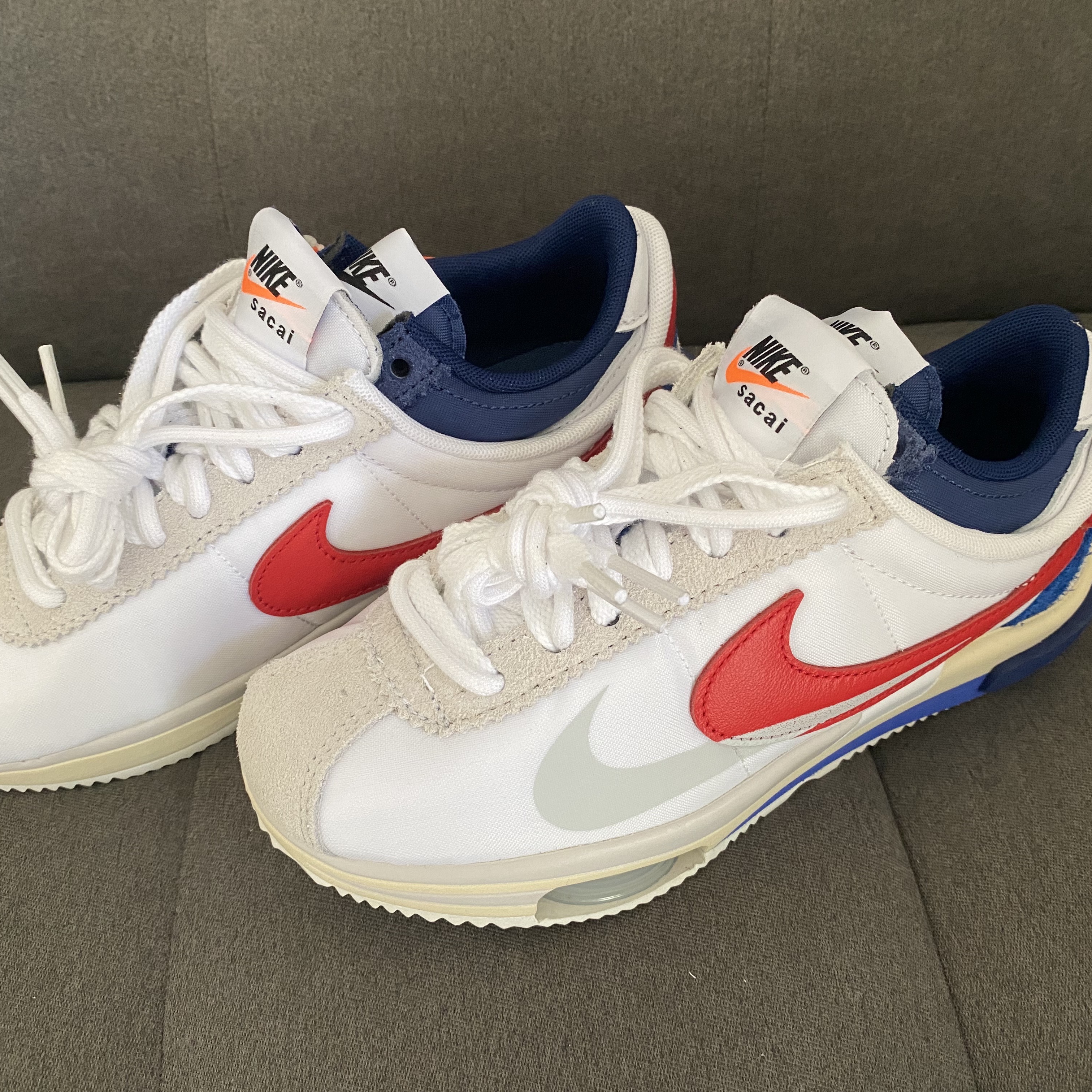 Nike x Sacai Zoom Cortez SP White and University Red 착용 스타일 - 1