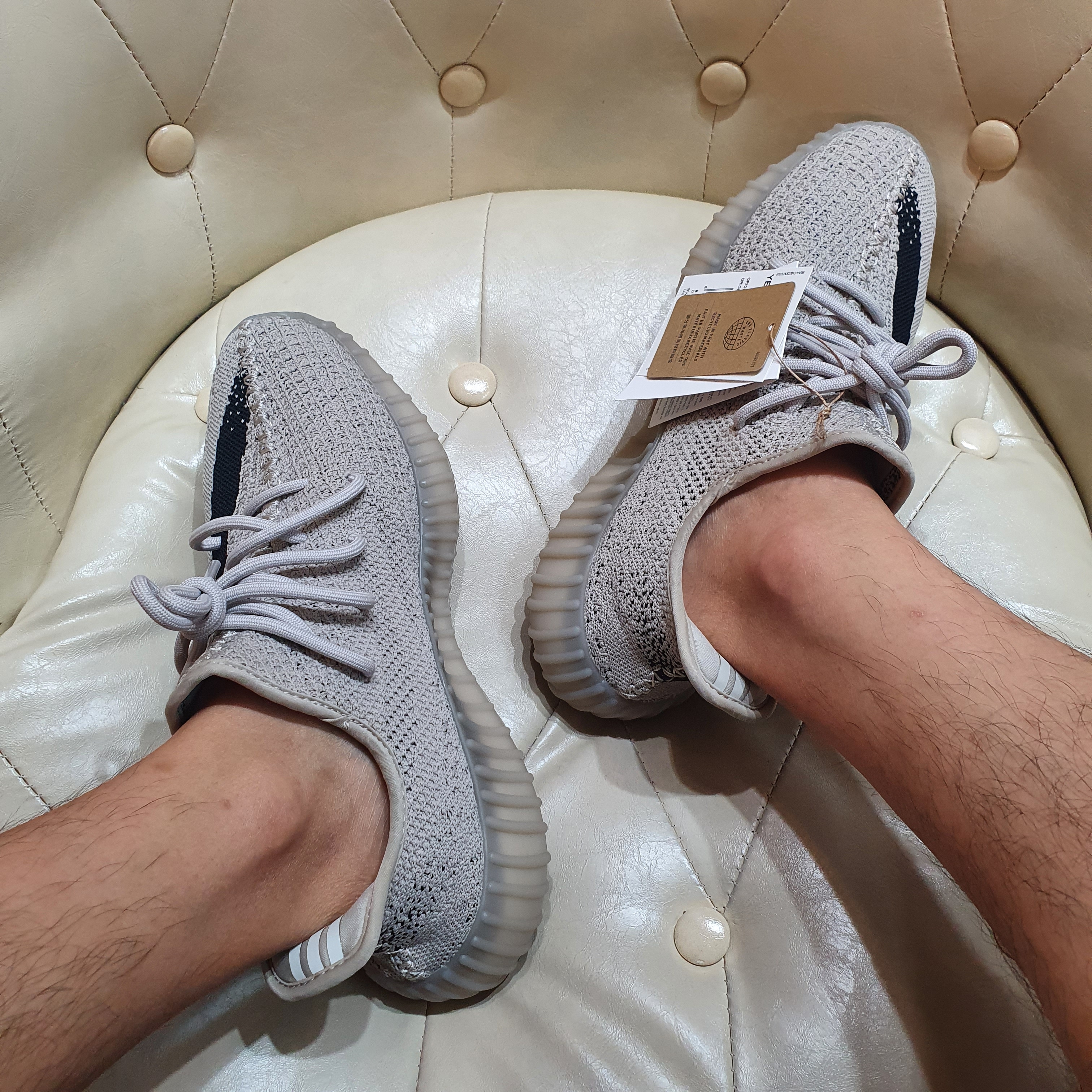 Adidas Yeezy Boost 350 V2 Slate Core Black 2022/2023 착용 스타일 - 1
