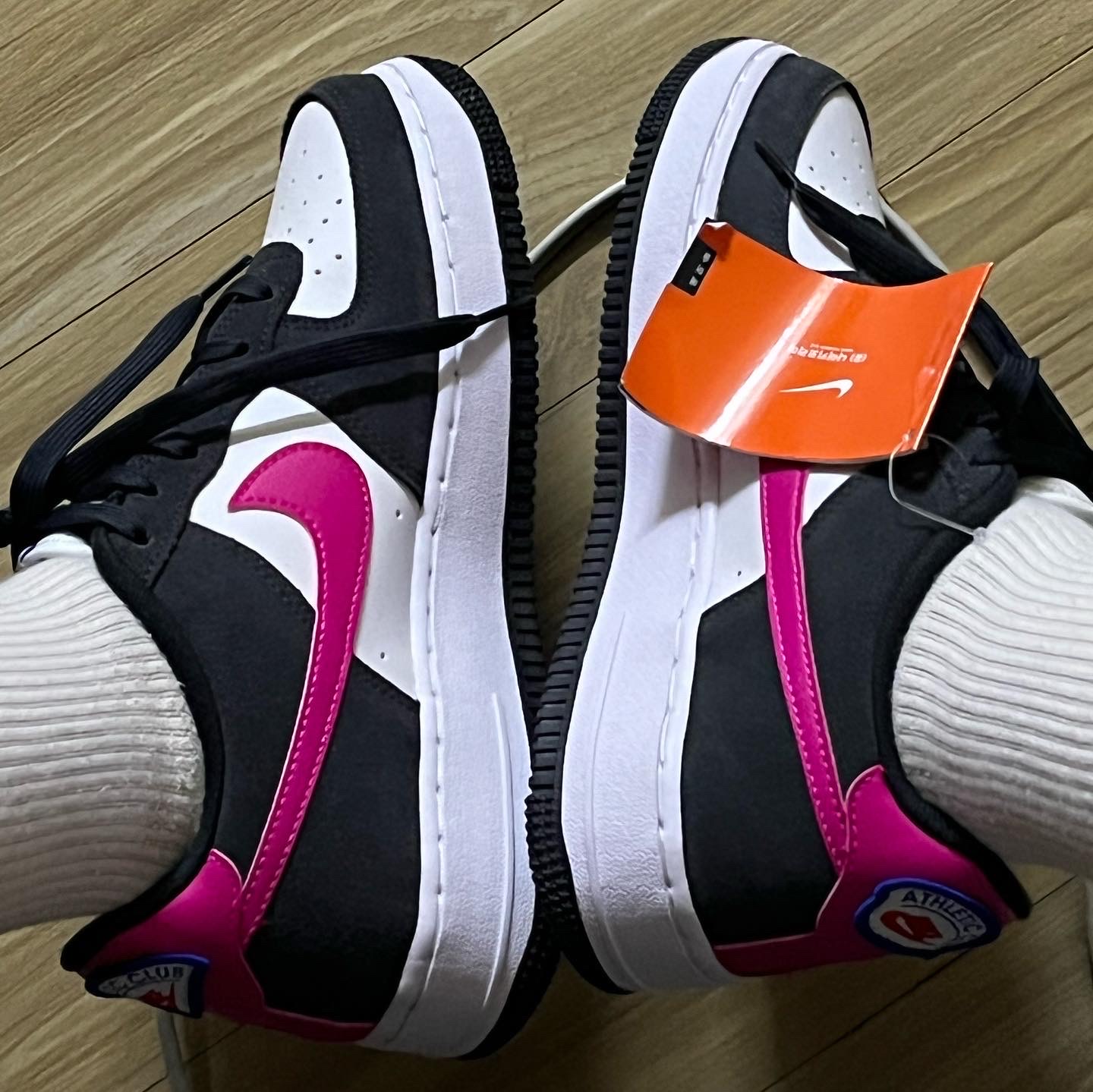 (GS) Nike Air Force 1 LV8 Athletic Club Black Pink Prime 착용 스타일 - 1
