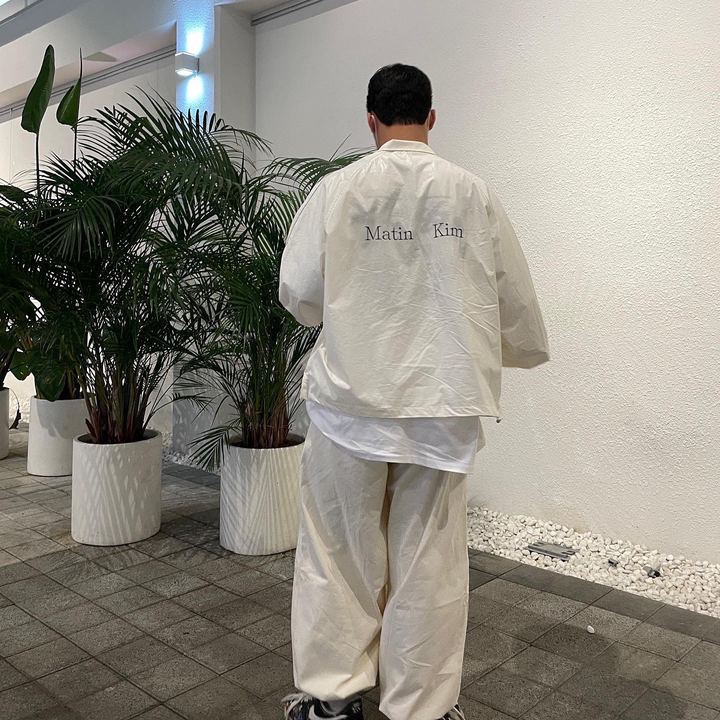 Stussy Basic Stussy T-Shirt White 2022, Nike x Peaceminusone Air Force 1 Low Para-Noise 착용 스타일 - 2