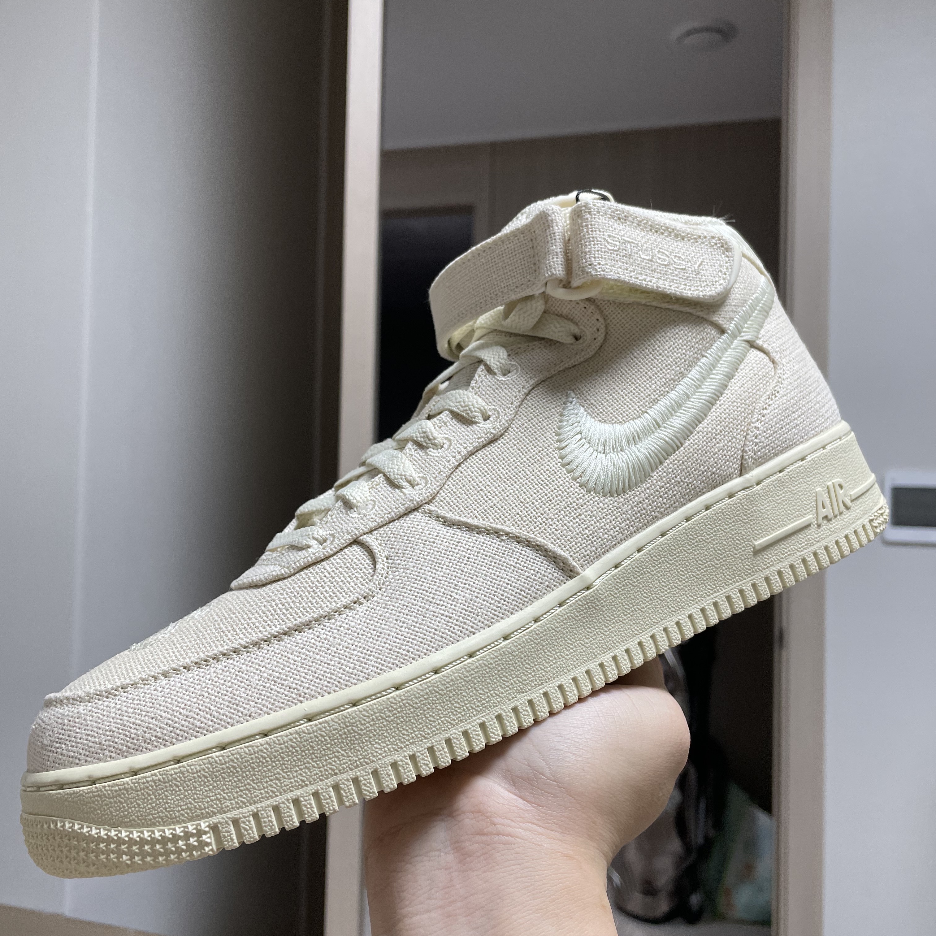 Nike x Stussy Air Force 1 '07 Mid SP Fossil 착용 스타일 - 2