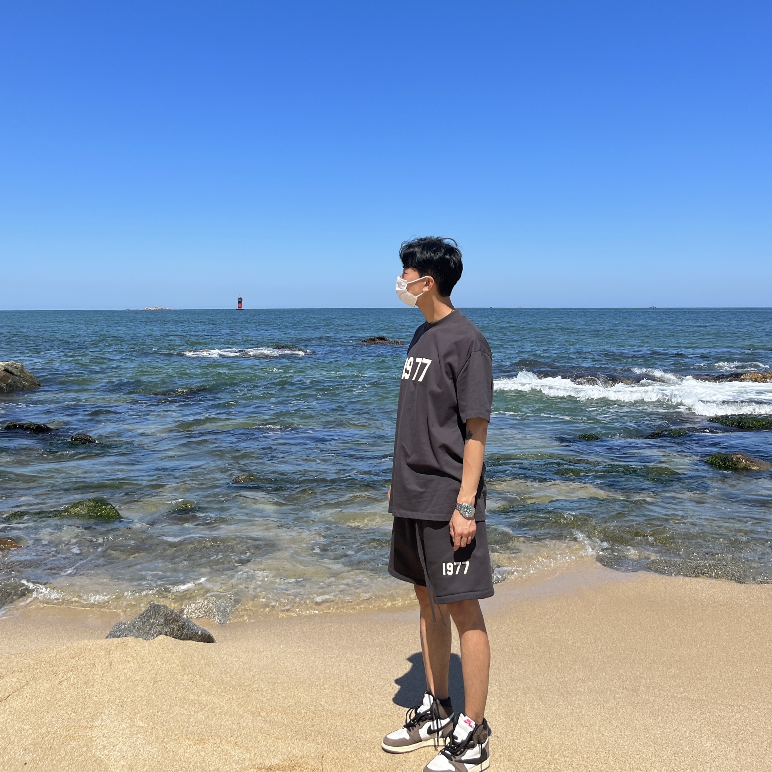 Jordan 1 x Travis Scott Retro High OG SP Mocha, Essentials 1977 T-Shirt Iron - 22SS 착용 스타일 - 2