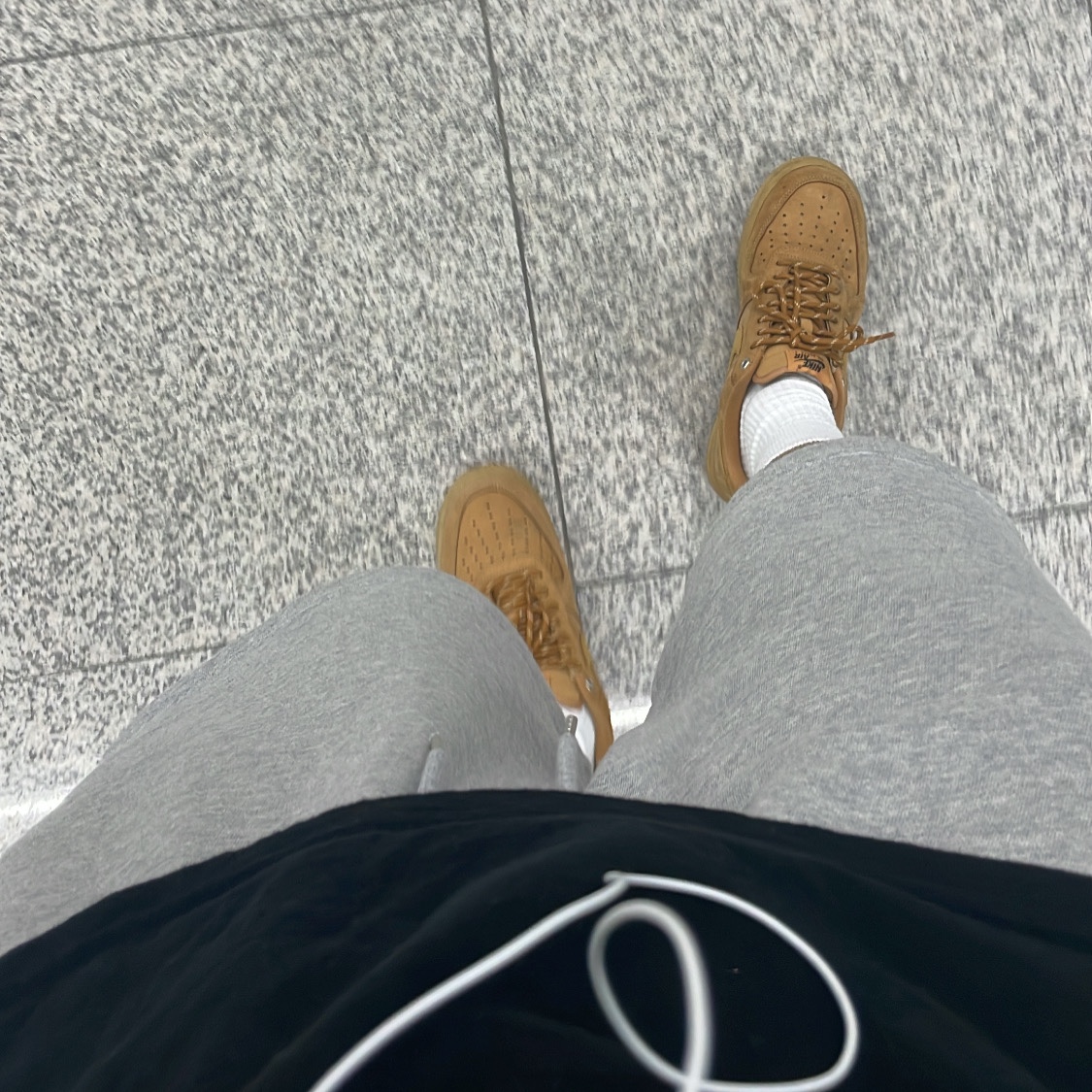 Nike Air Force 1 '07 WB Flax 착용 스타일 - 3