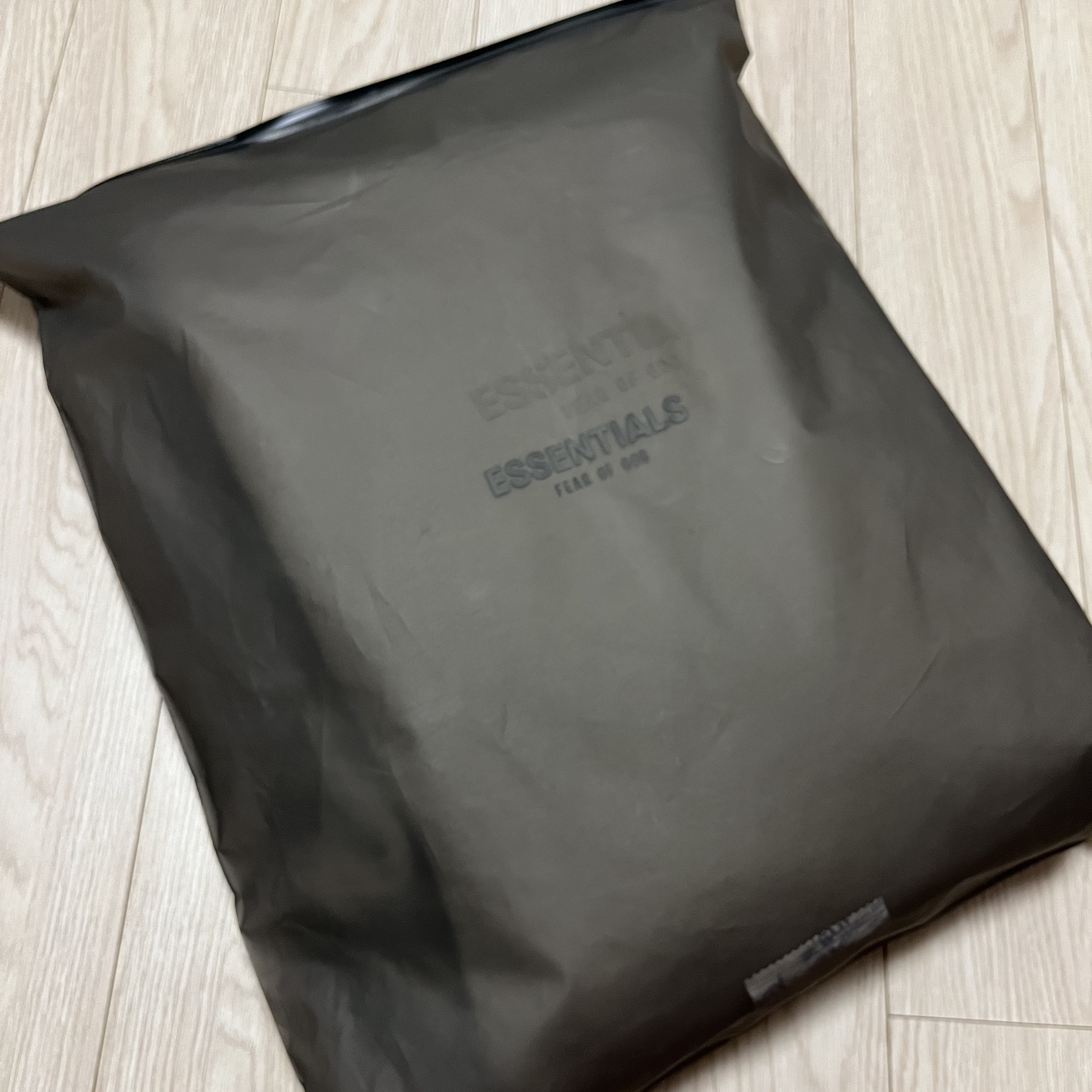 Essentials Relaxed Hoodie Smoke - 22FW 착용 스타일 - 1