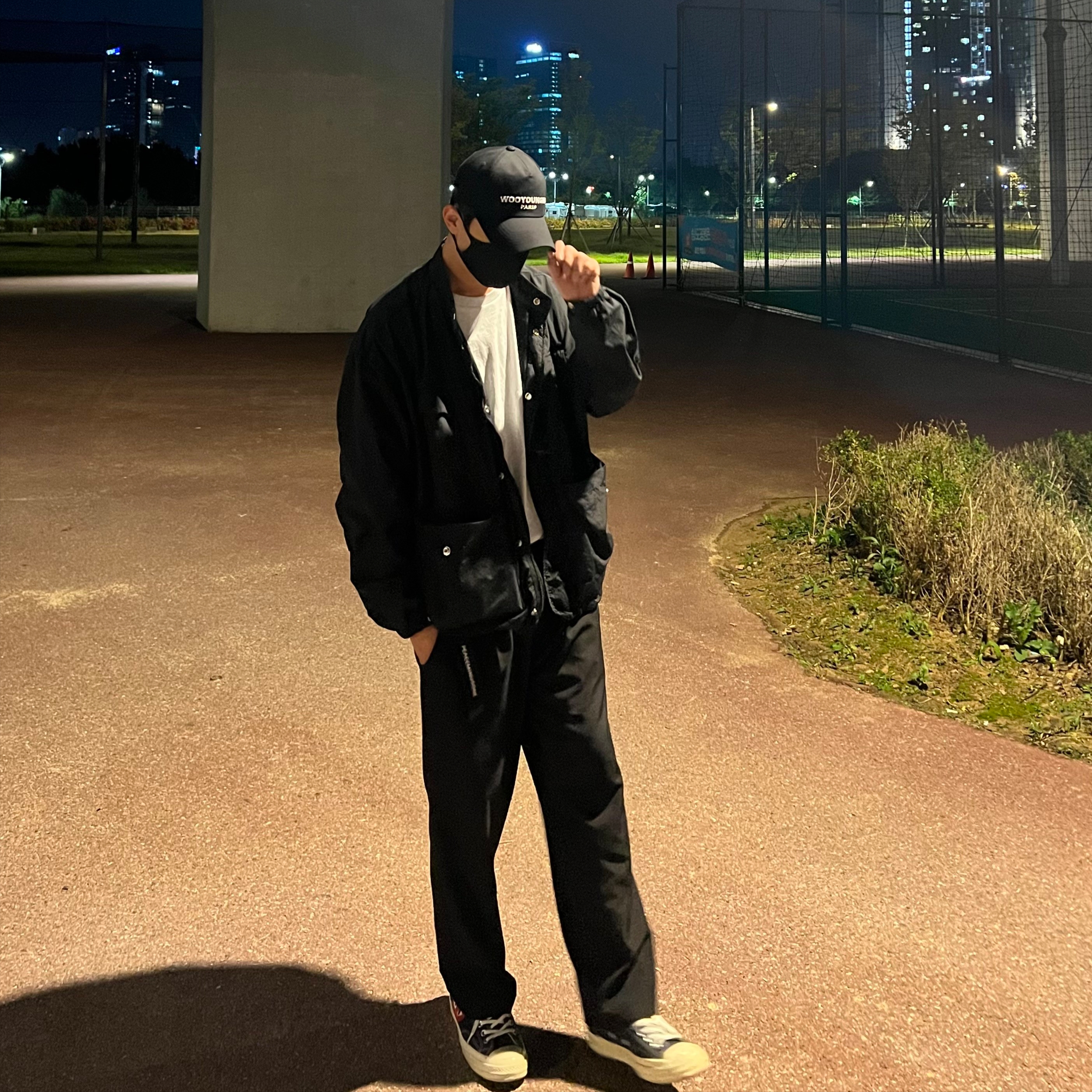 Peaceminusone O-Ring Belt #2 Black, Wooyoungmi White Embroidered Logo Ball Cap Black 착용 스타일