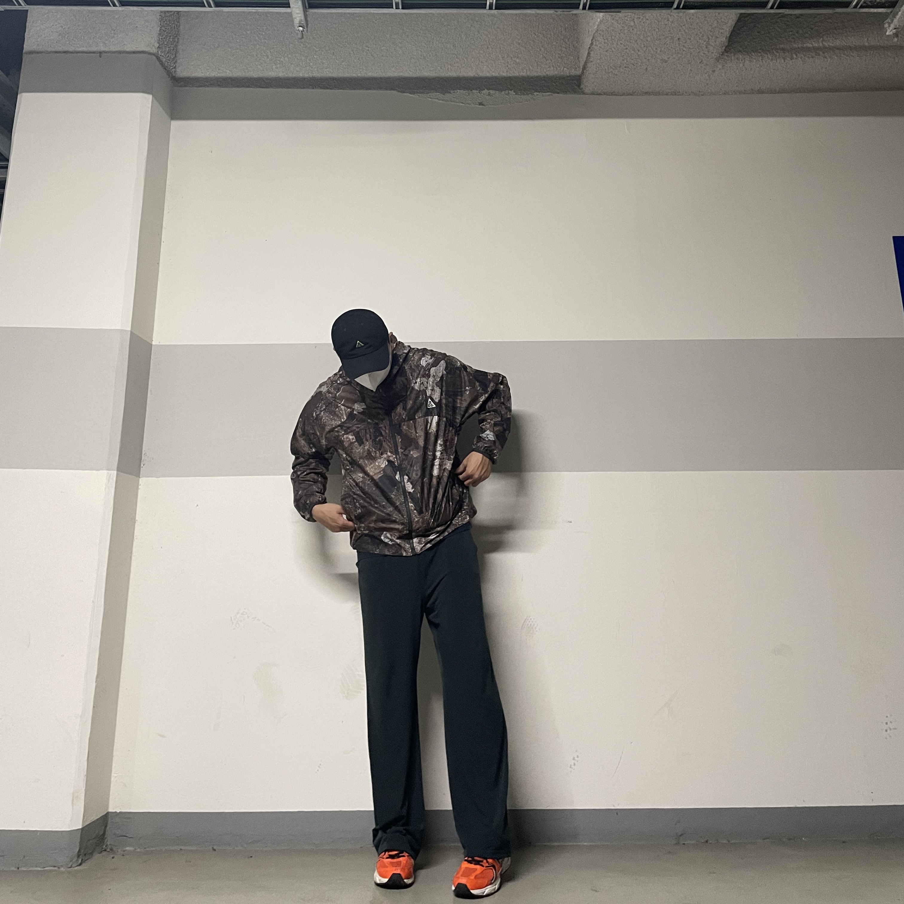 Nike ACG Heritage 86 Cap Black, New Balance 530 Neon Orange 착용 스타일 - 2
