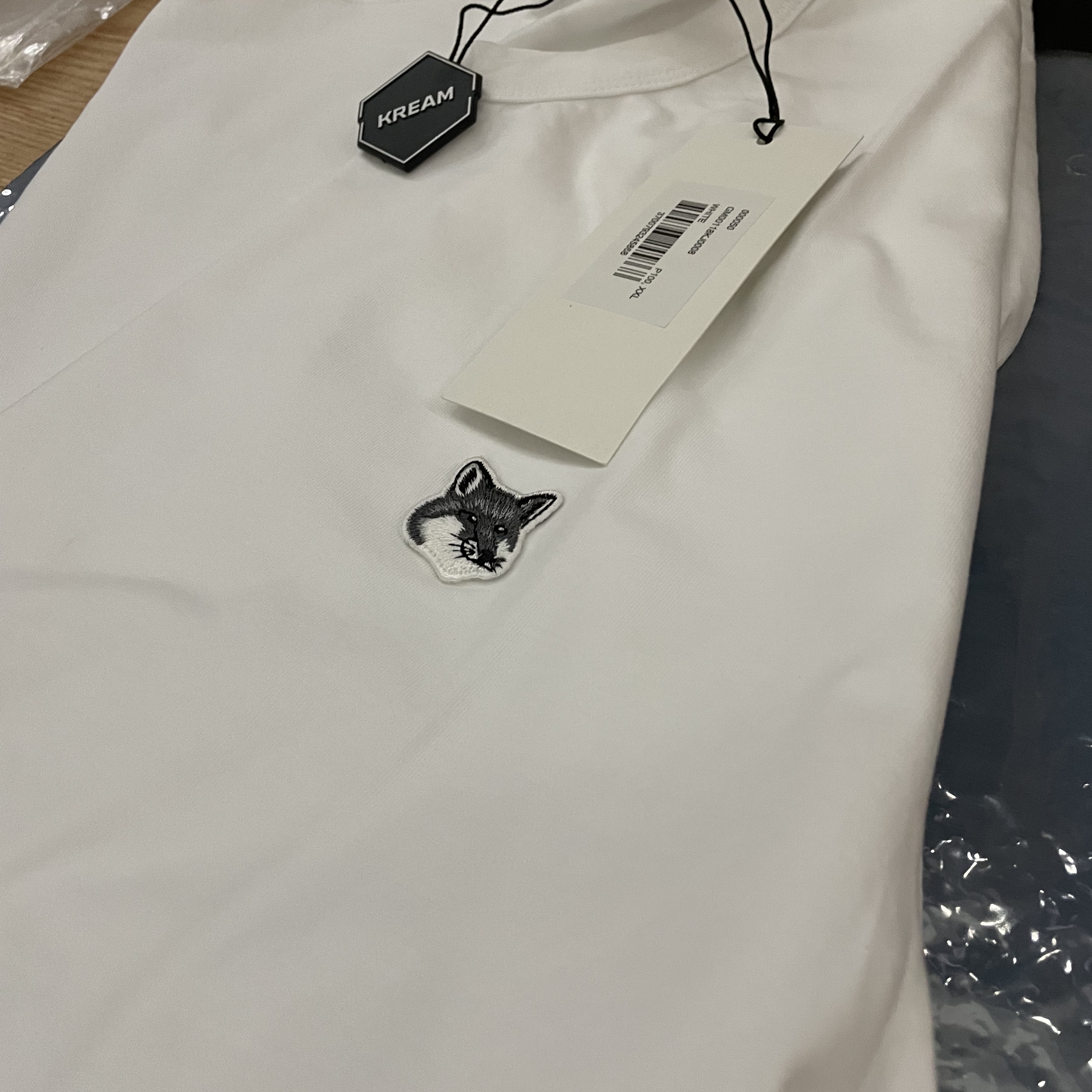 Maison Kitsune Grey Fox Head Patch Classic T-Shirt White 착용 스타일