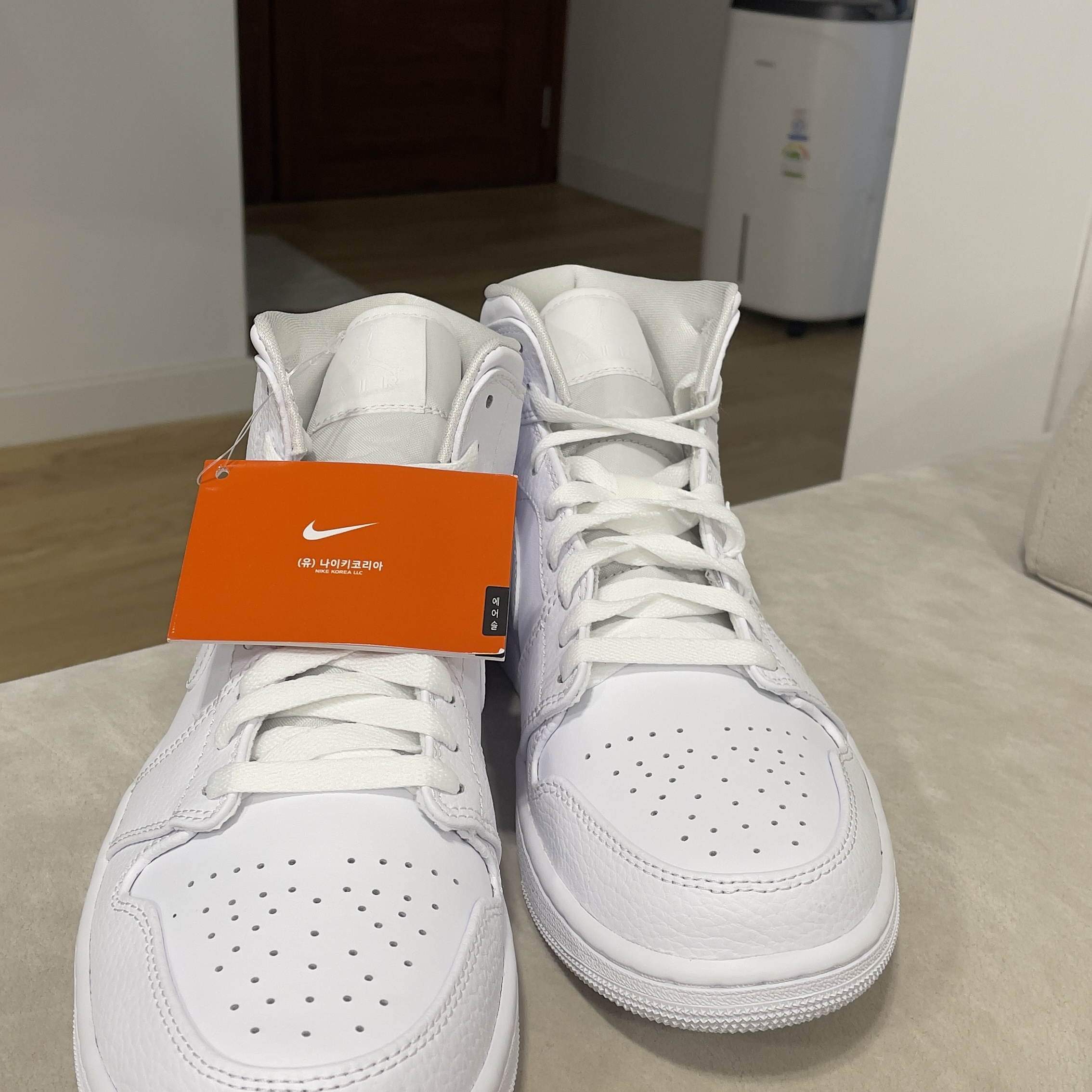 Jordan 1 Mid Triple White 착용 스타일 - 2