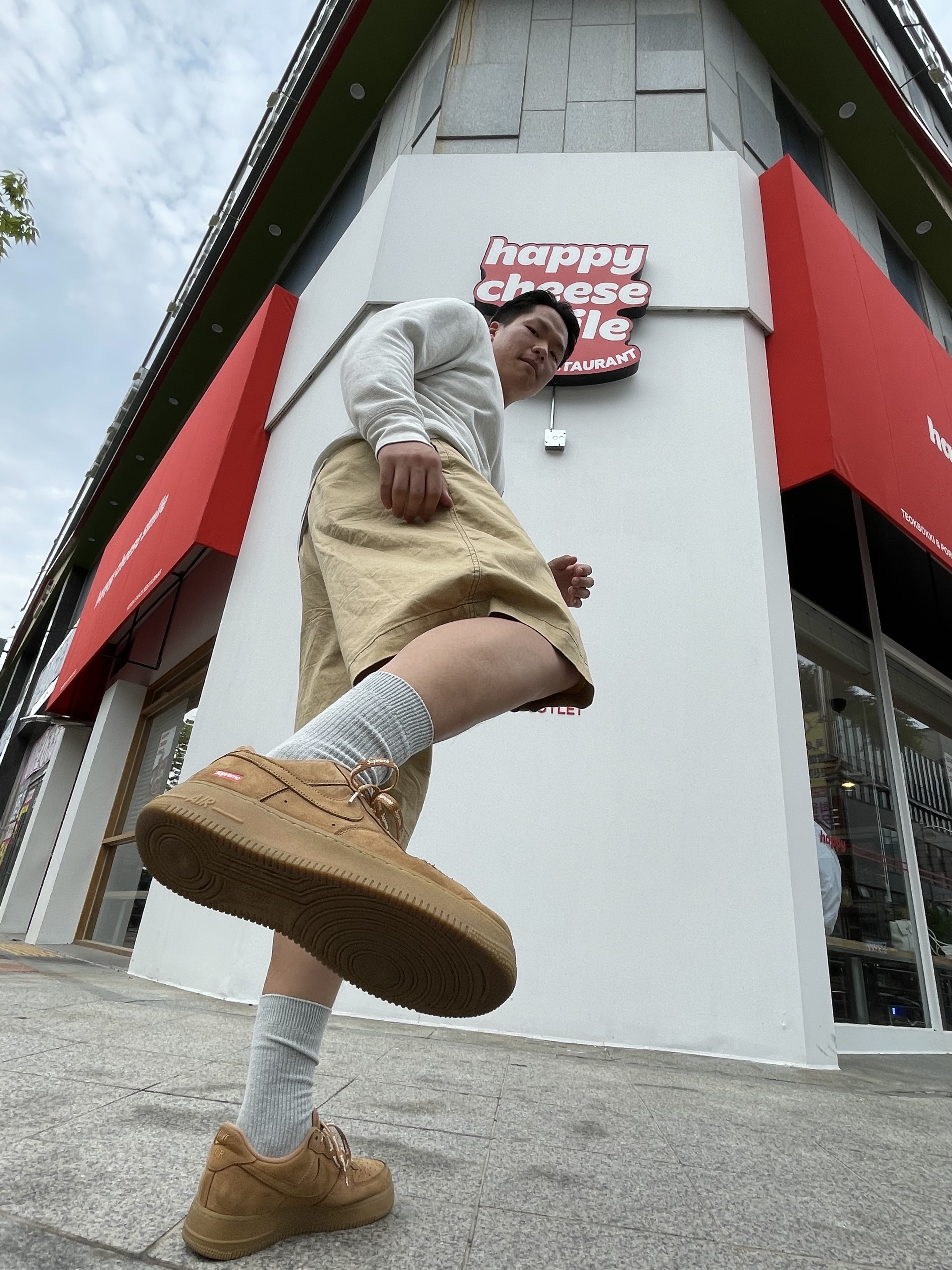 Nike x Supreme Air Force 1 Low Flax 착용 스타일 - 2