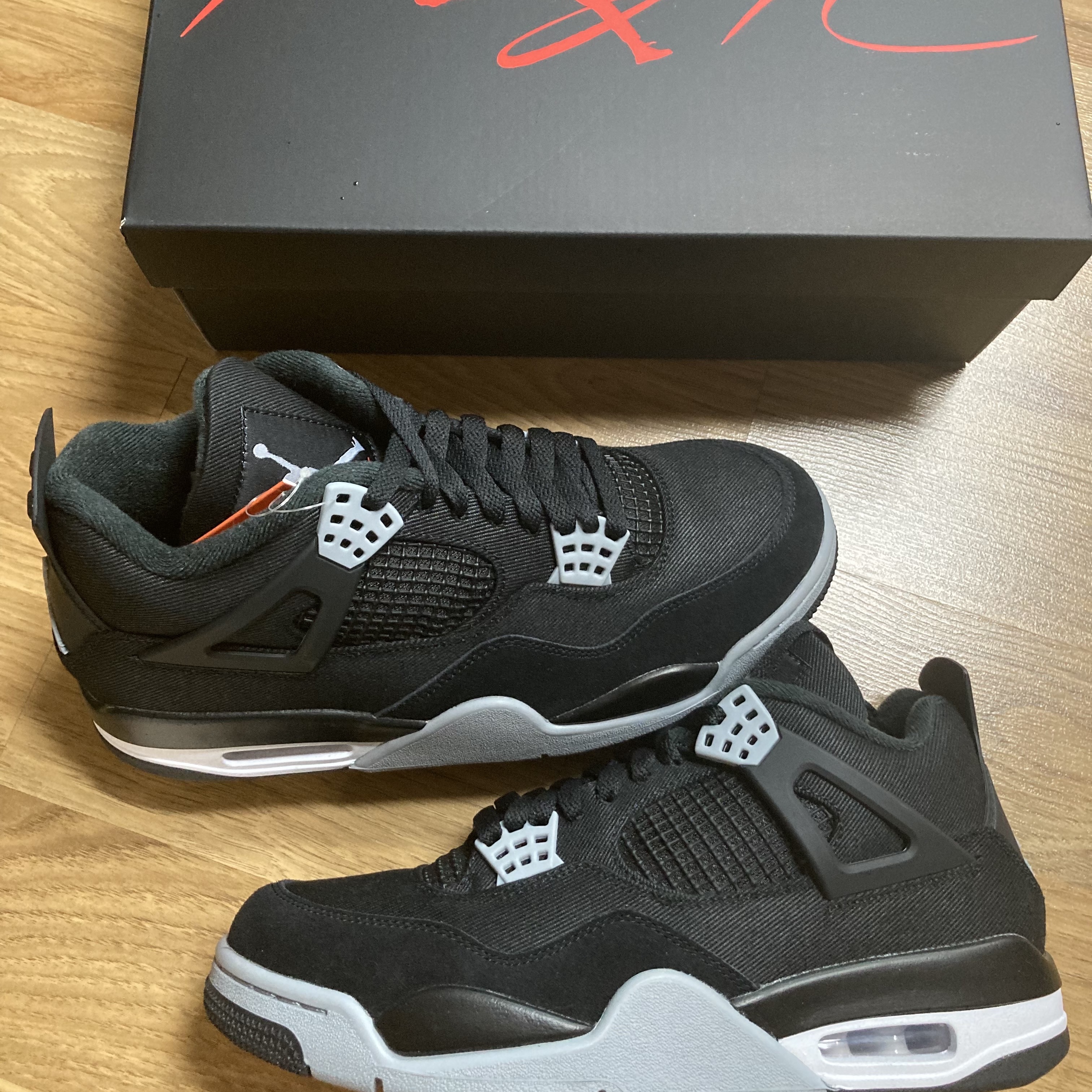 Jordan 4 Retro SE Black and Light Steel 착용 스타일 - 2