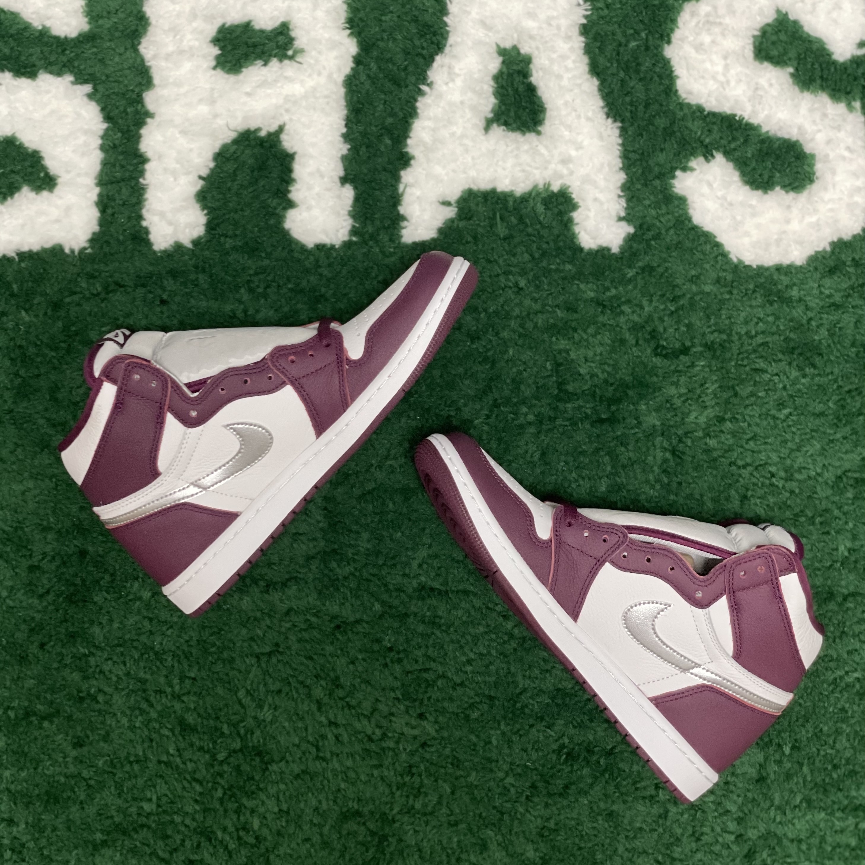 Jordan 1 Retro High OG Bordeaux 착용 스타일 - 4
