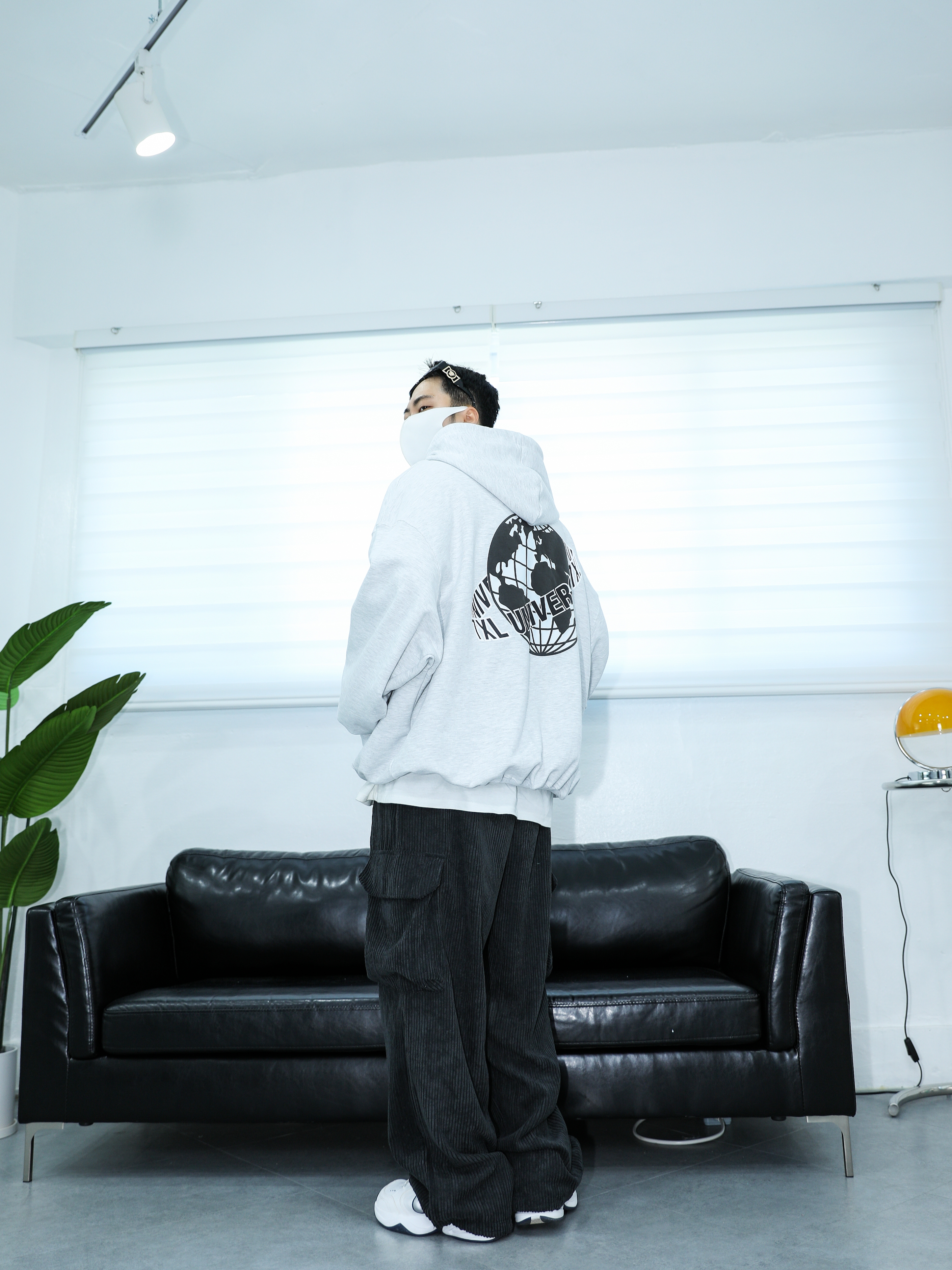 Nike x Martine Rose Air Monarch IV Martine Rose White 착용 스타일 - 2