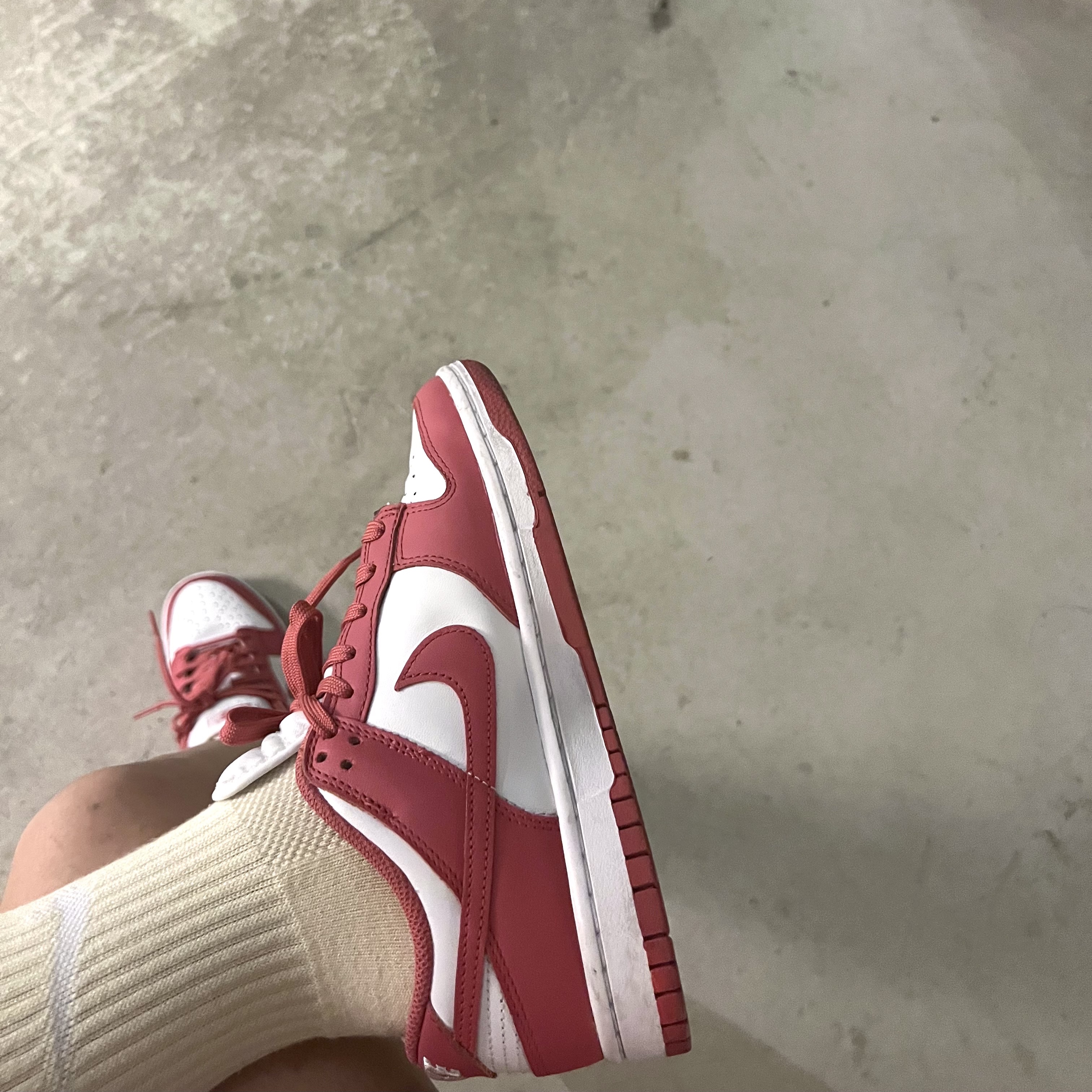 (W) Nike Dunk Low Archeo Pink 착용 스타일 - 1