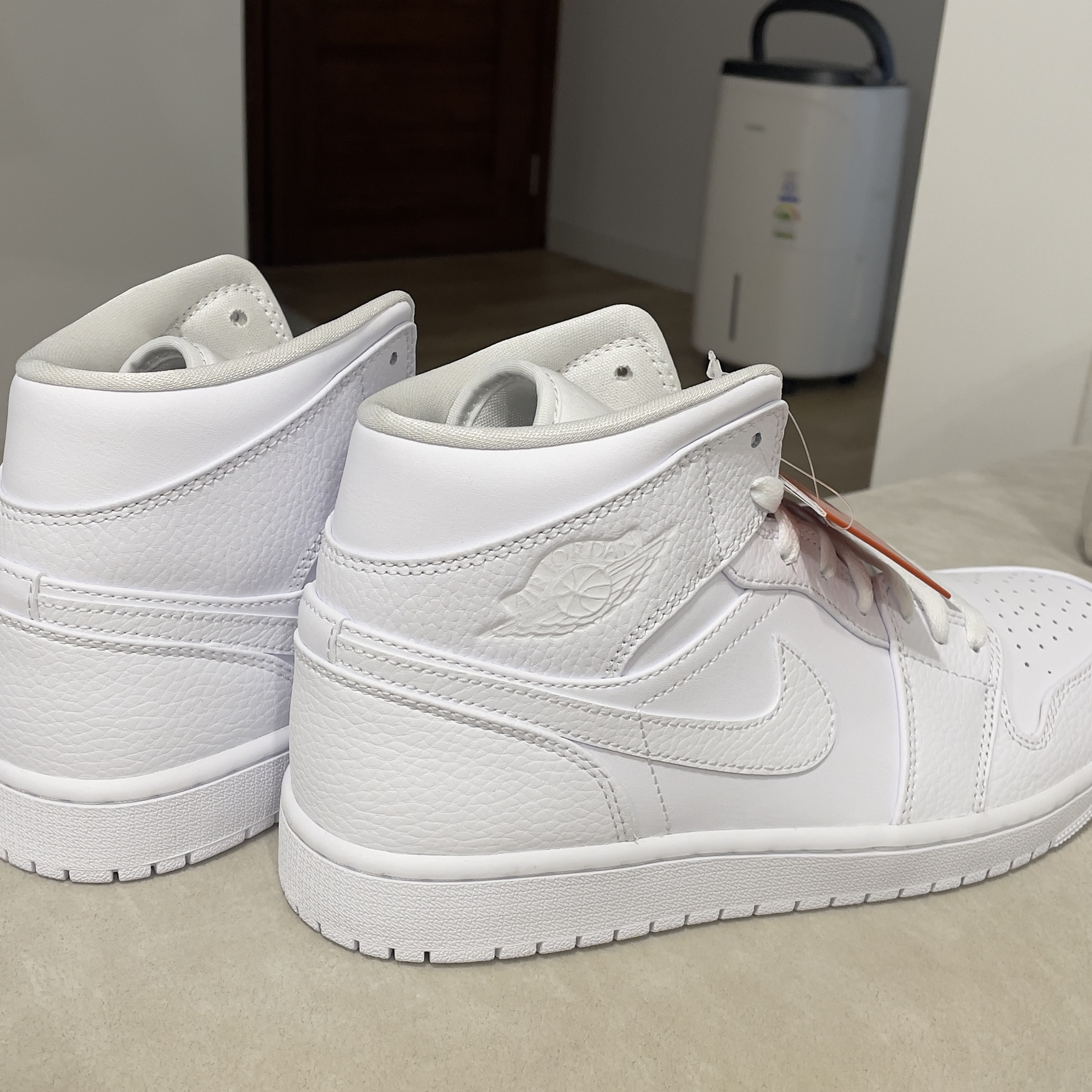Jordan 1 Mid Triple White 착용 스타일 - 3