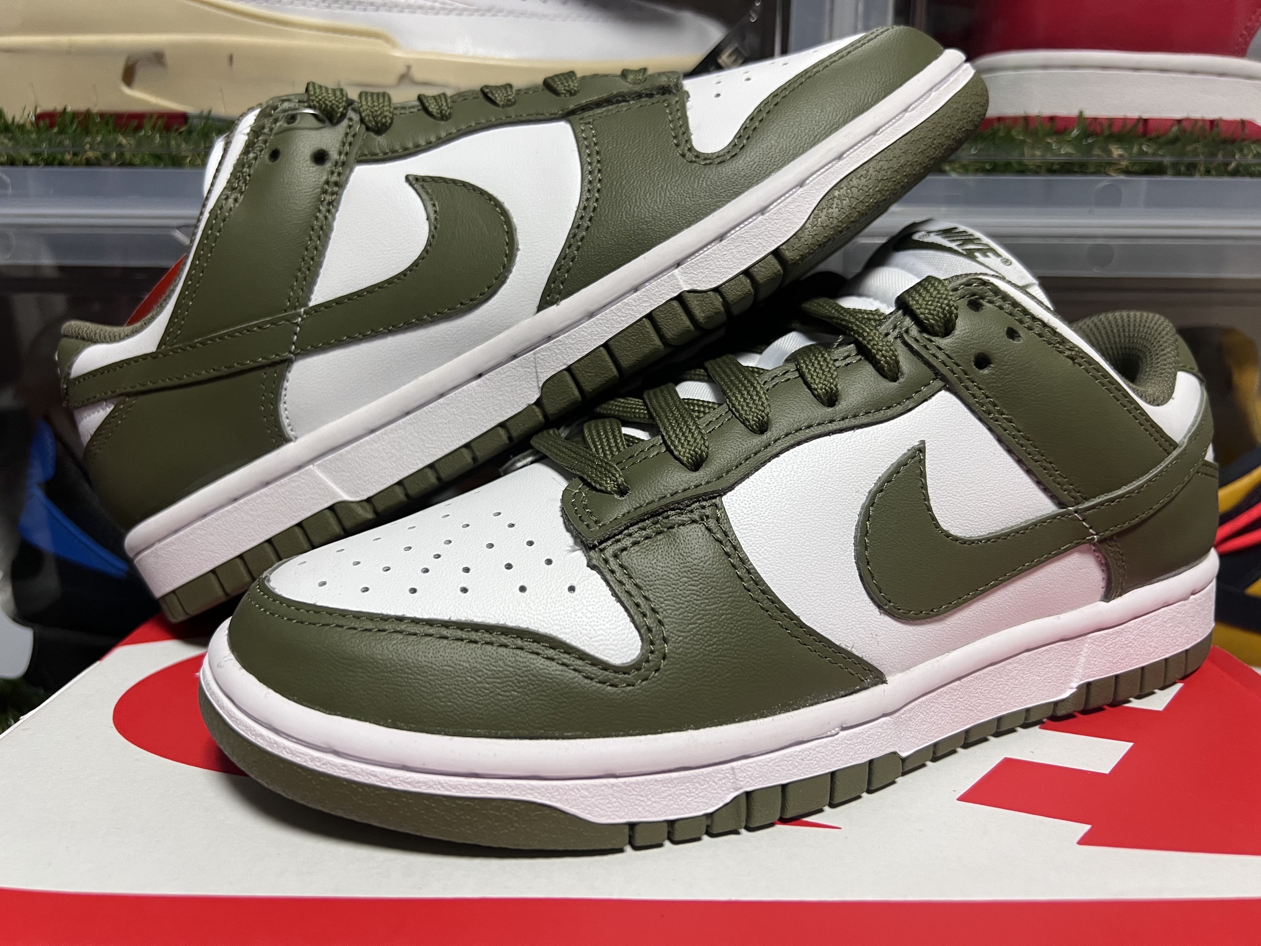 (W) Nike Dunk Low Medium Olive 착용 스타일 - 2